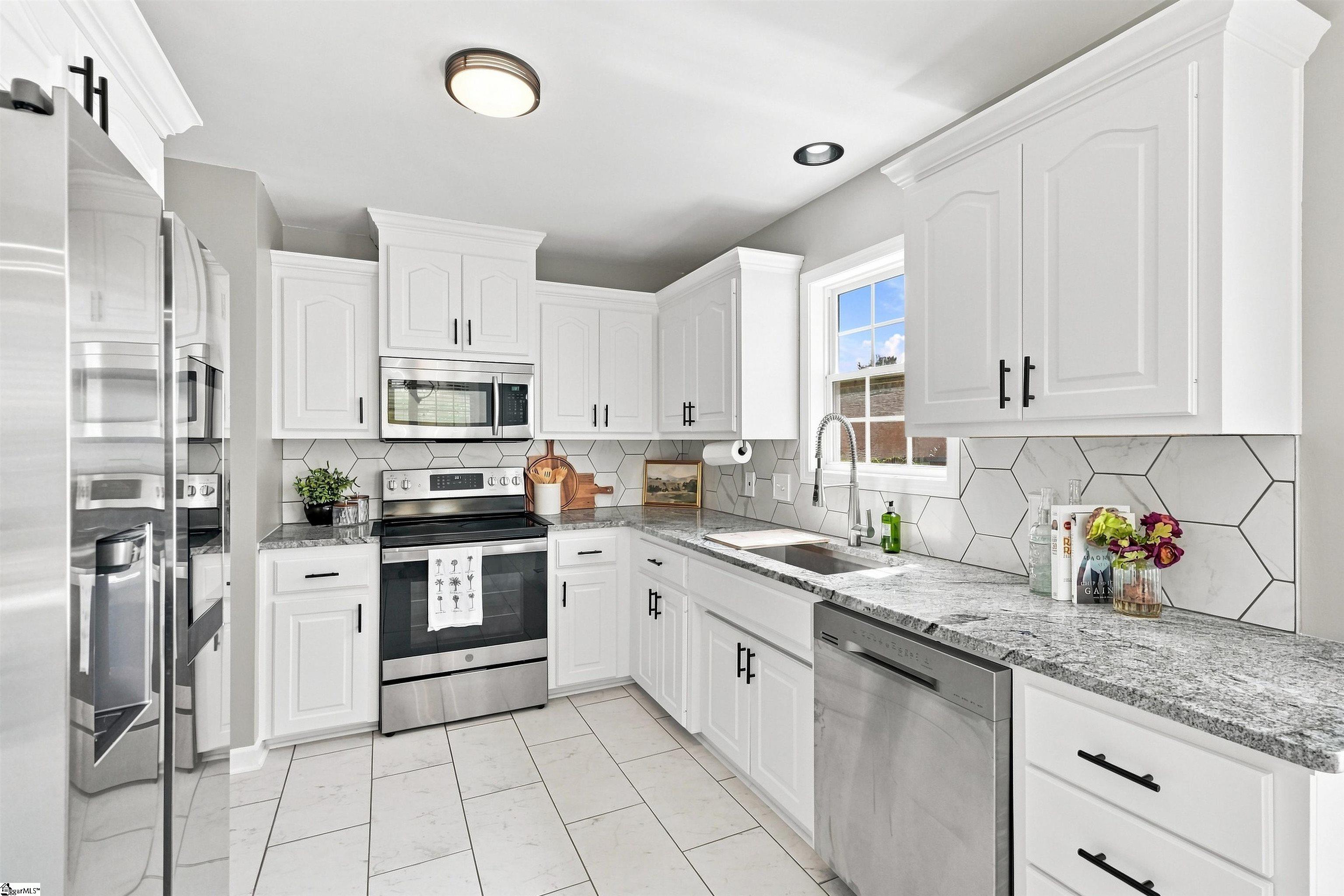 241 Cool Water Court Property Photo 2