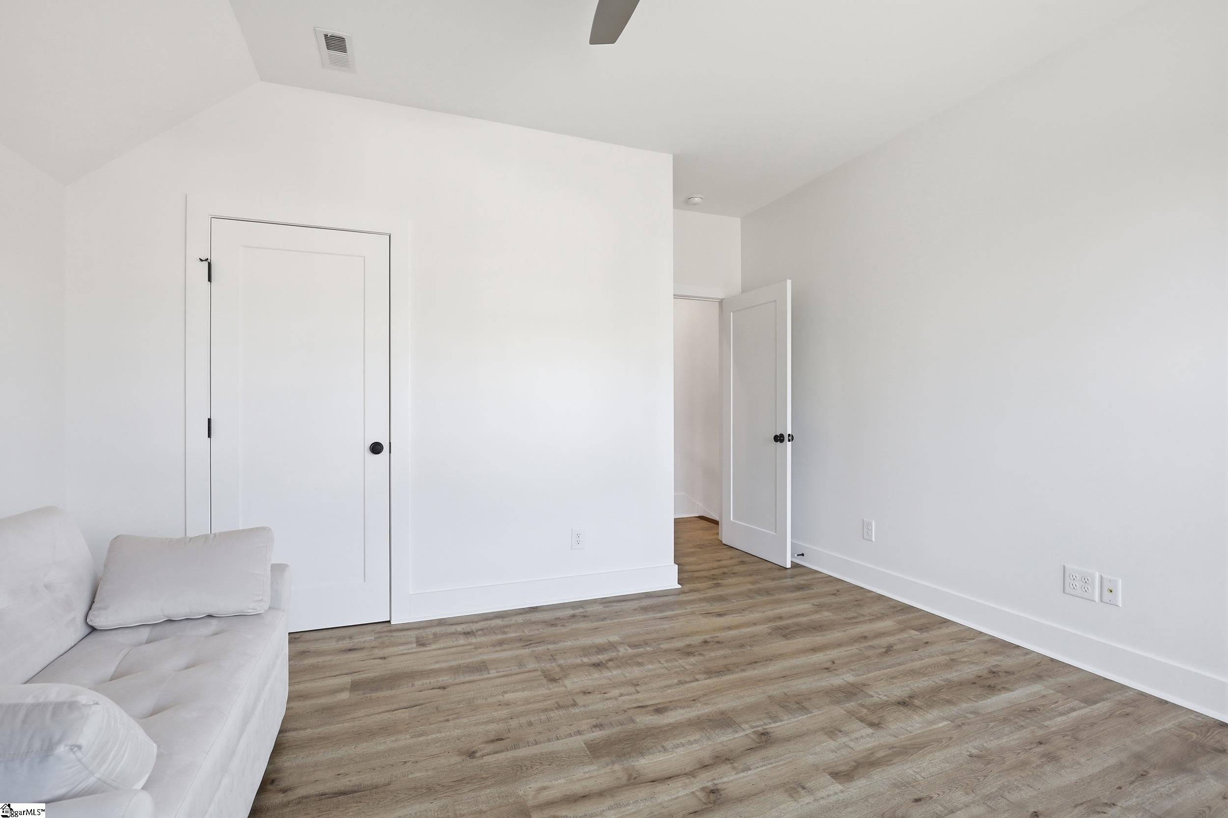 1006 Embassy Drive Property Photo 19