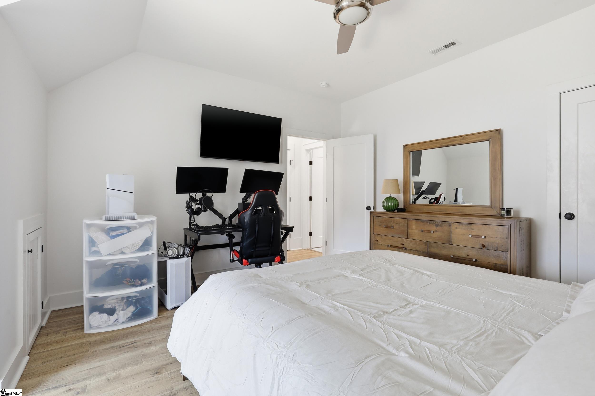 1006 Embassy Drive Property Photo 25