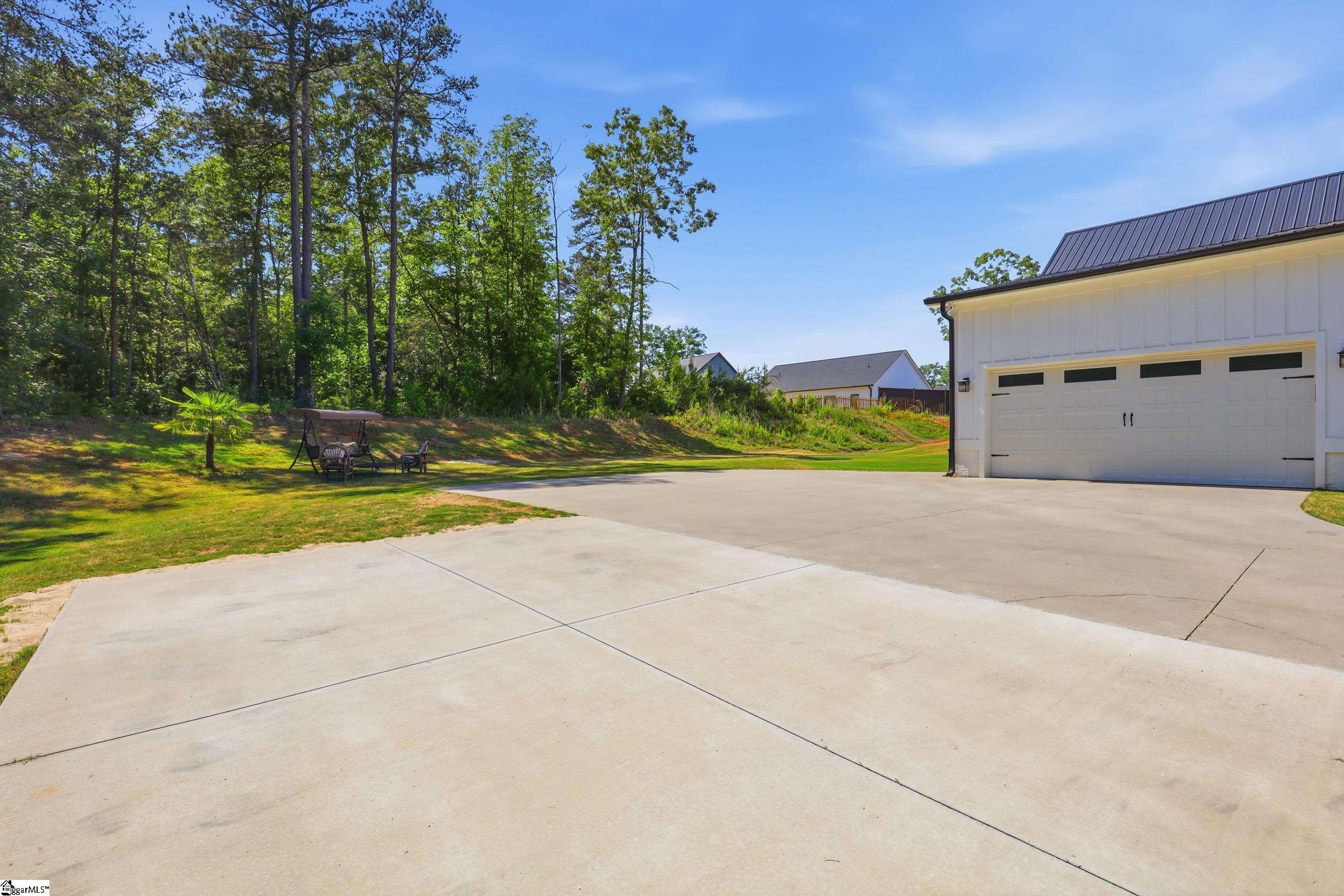 1006 Embassy Drive Property Photo 28
