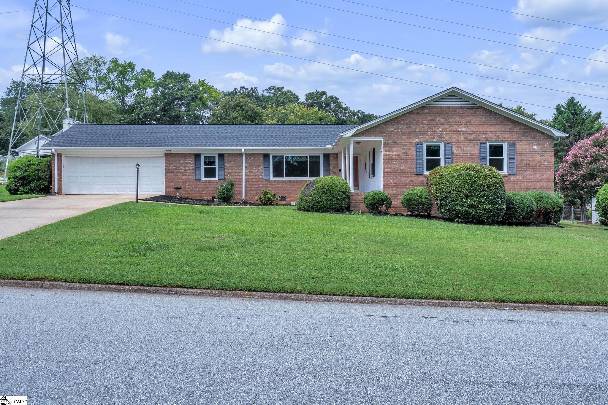 207 Donington Drive Property Photo 2