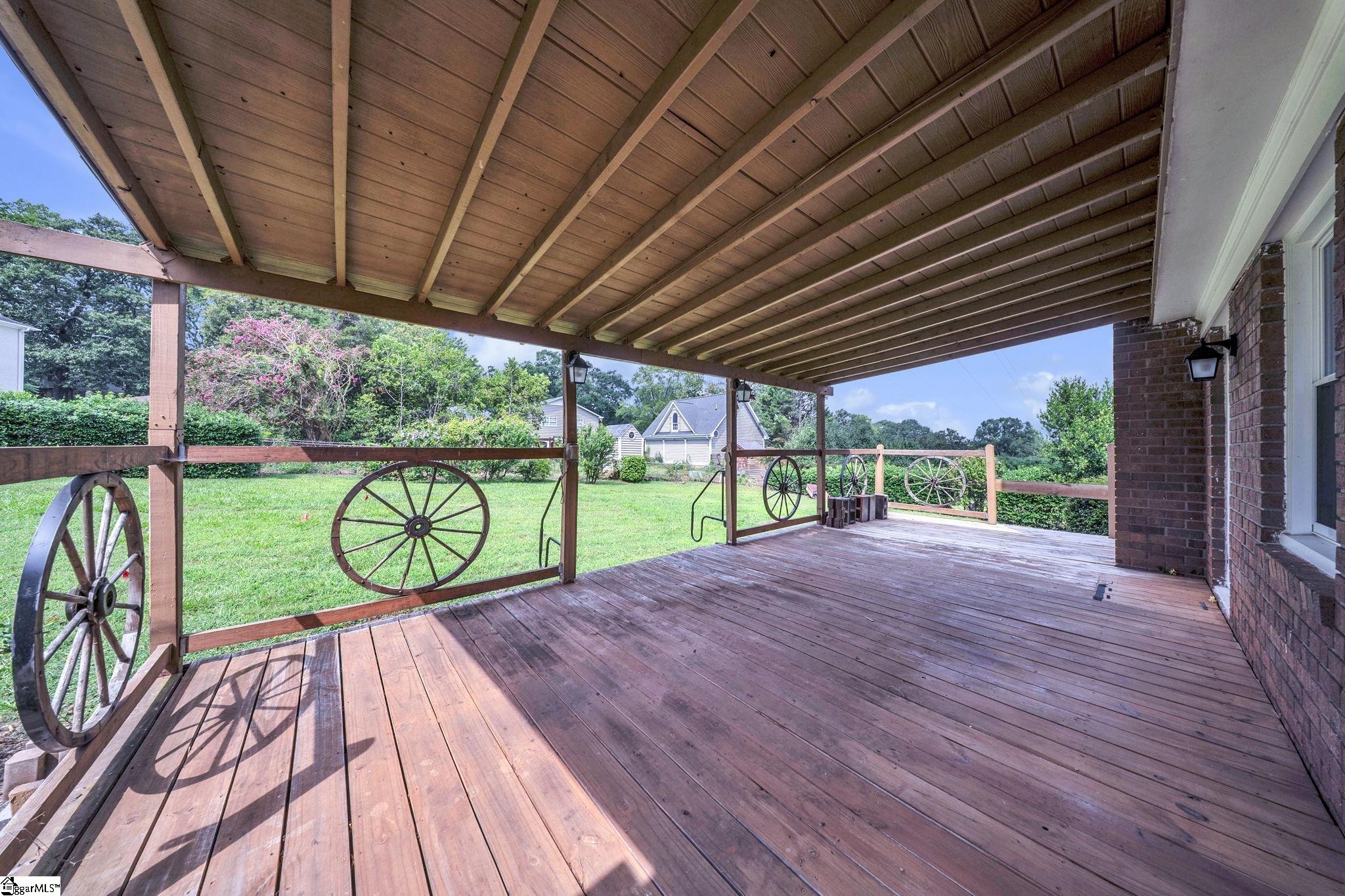 207 Donington Drive Property Photo 37