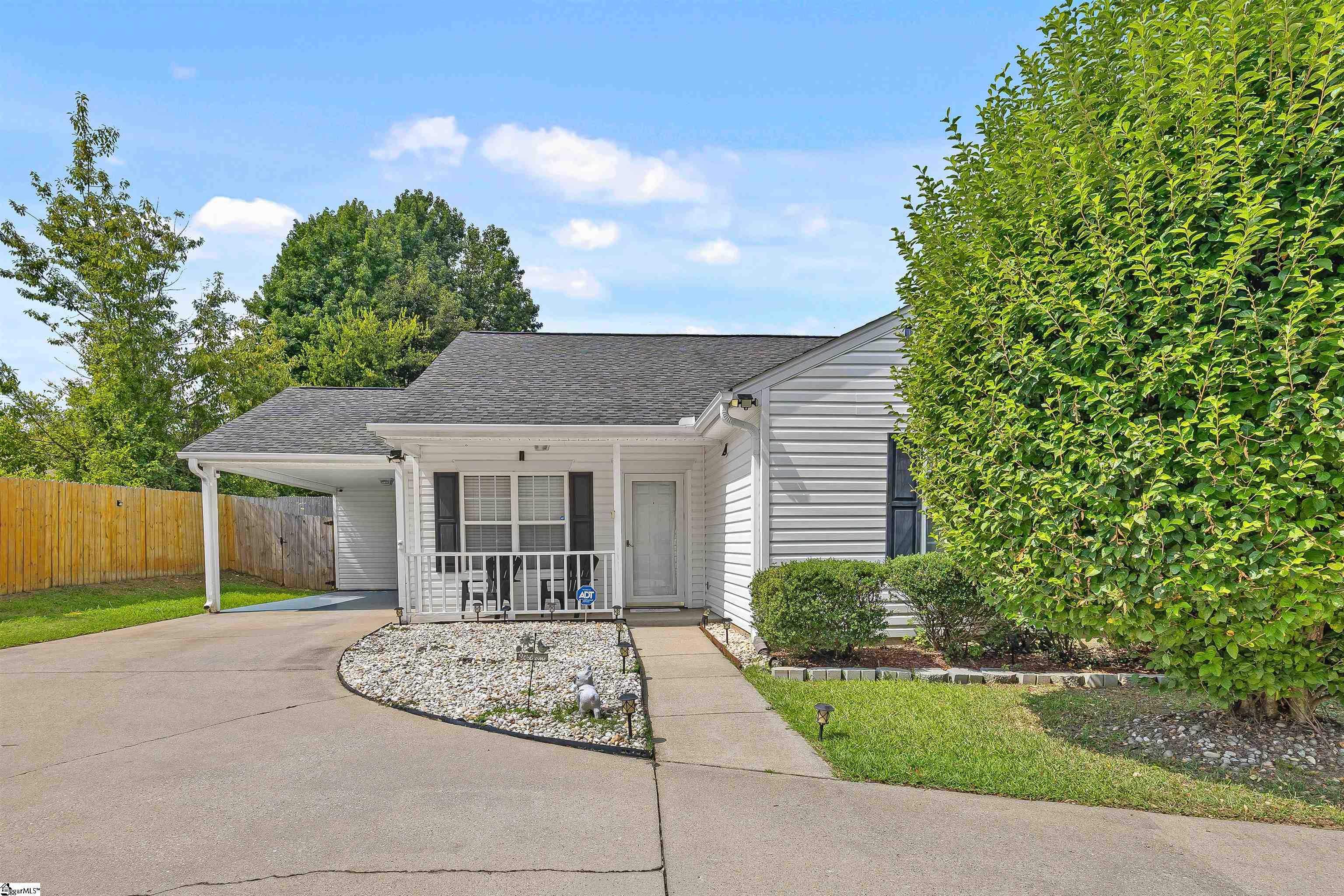 712 Larado Court Property Photo 2