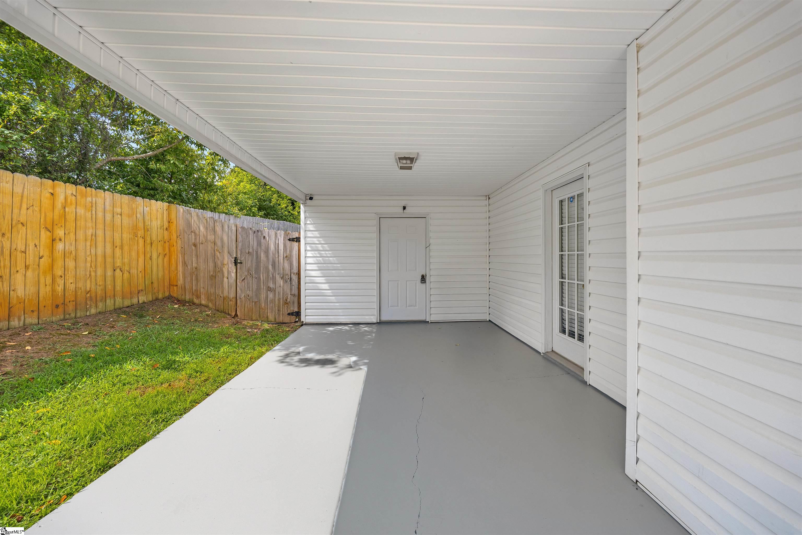 712 Larado Court Property Photo 3