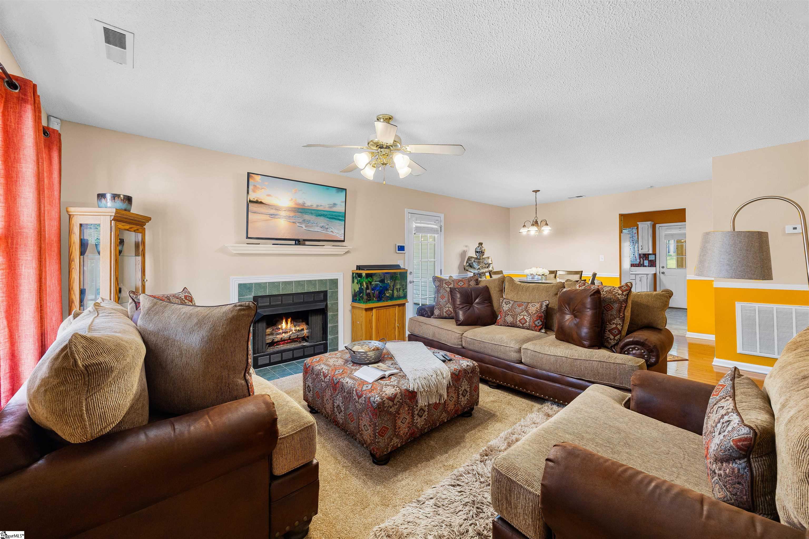 712 Larado Court Property Photo 4