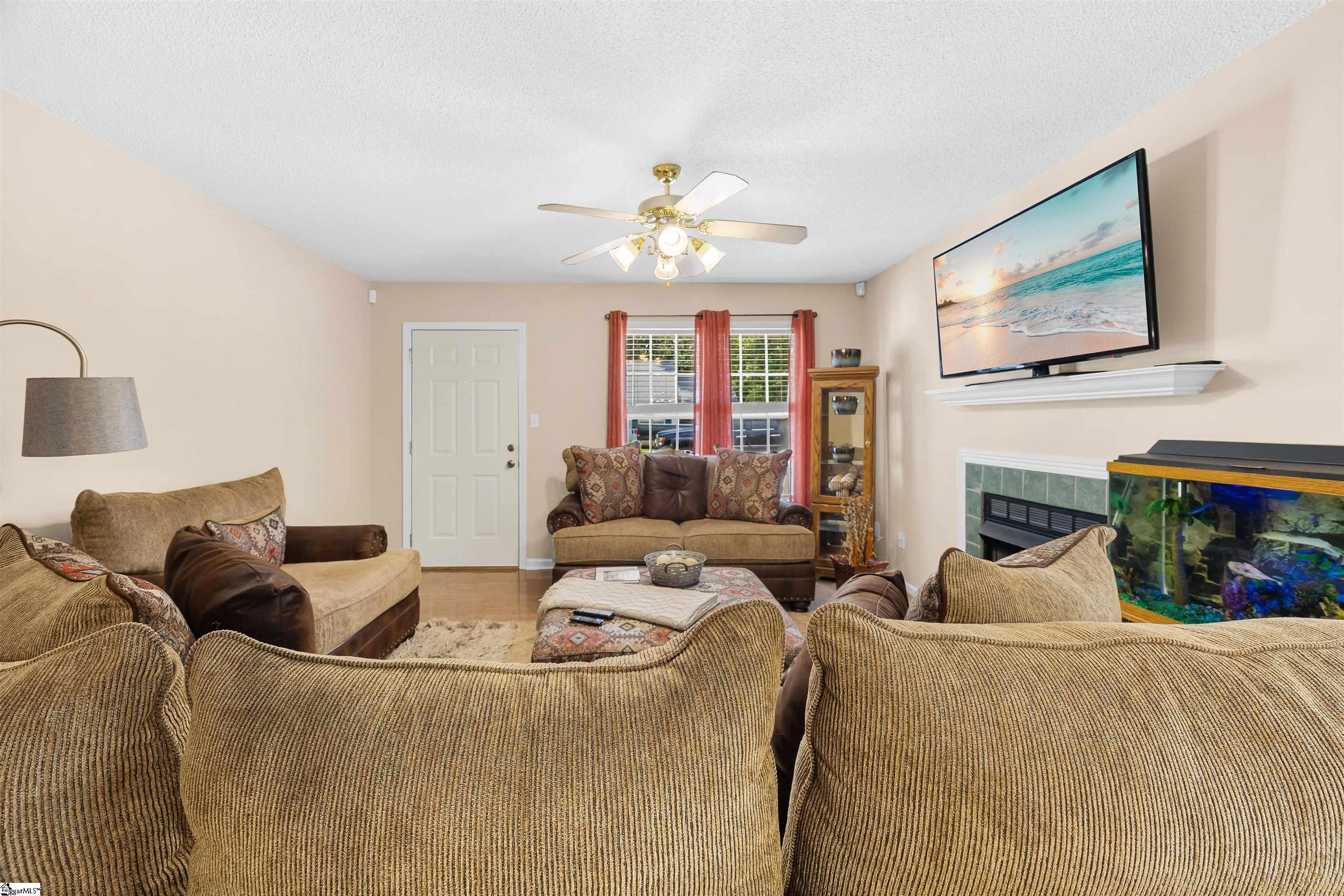 712 Larado Court Property Photo 6