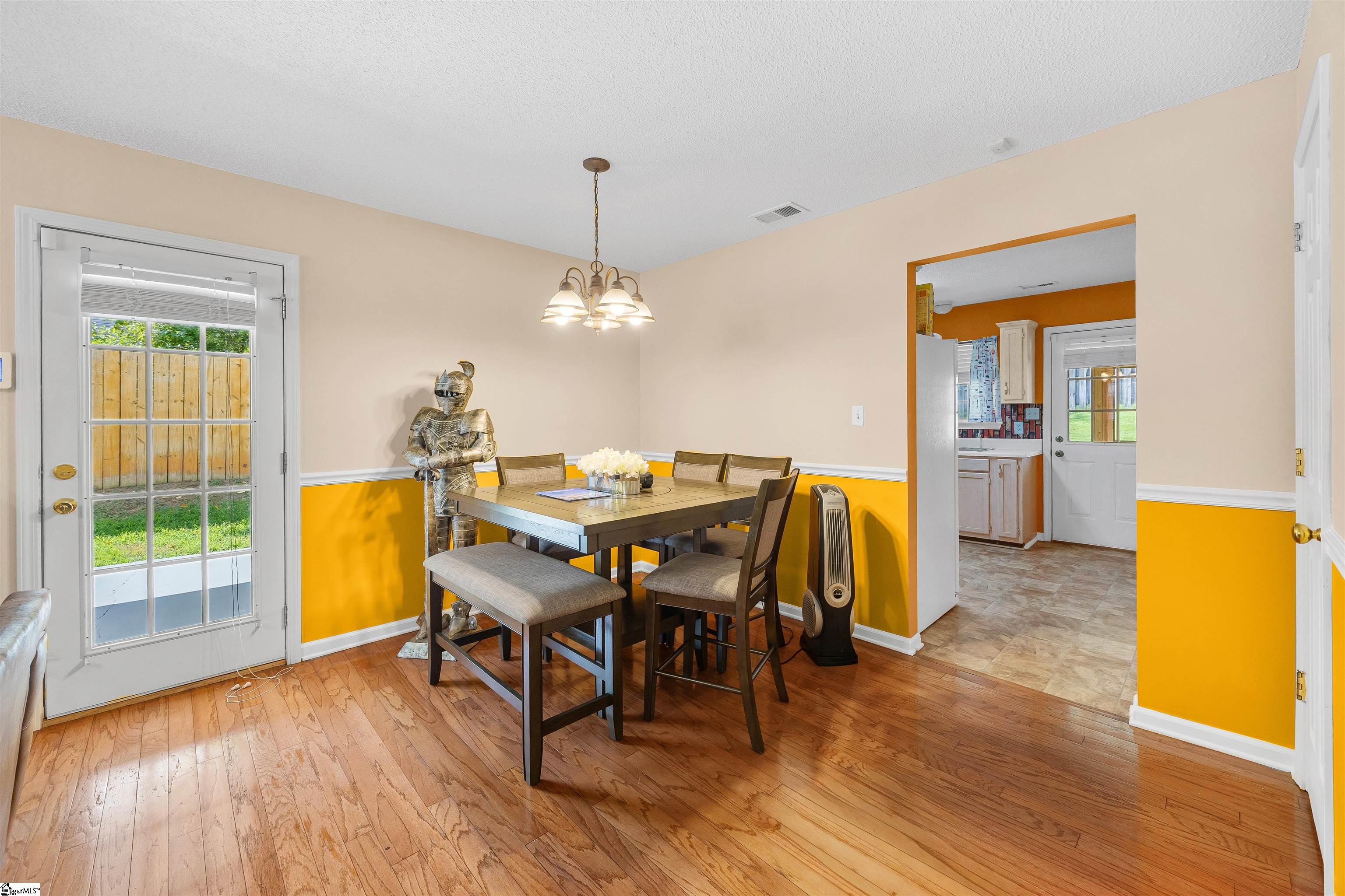 712 Larado Court Property Photo 7