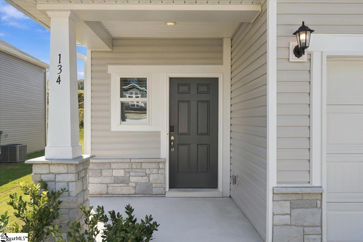 134 Gardner Avenue Property Photo 4