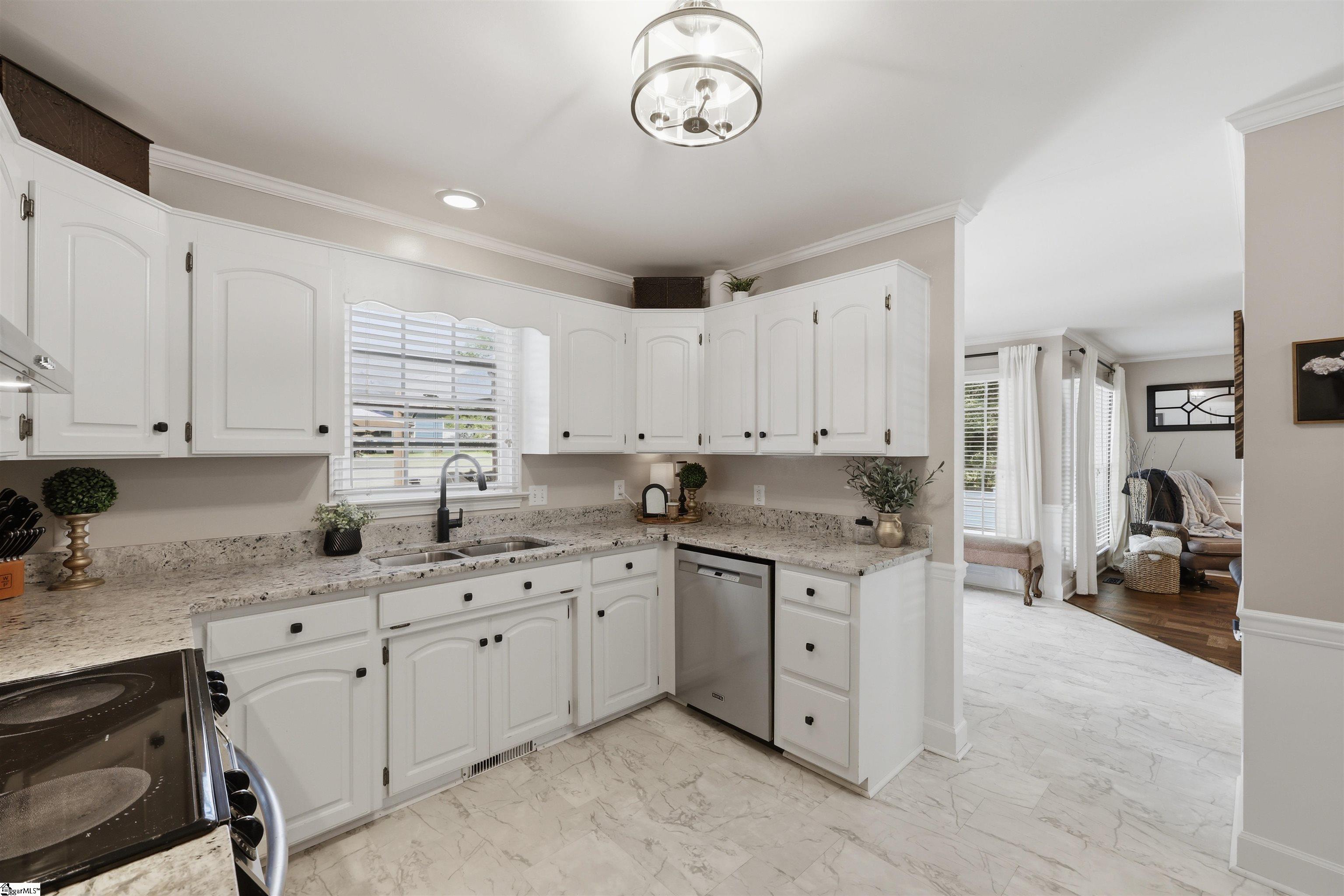 19 Chantilly Rue Court Property Photo 13
