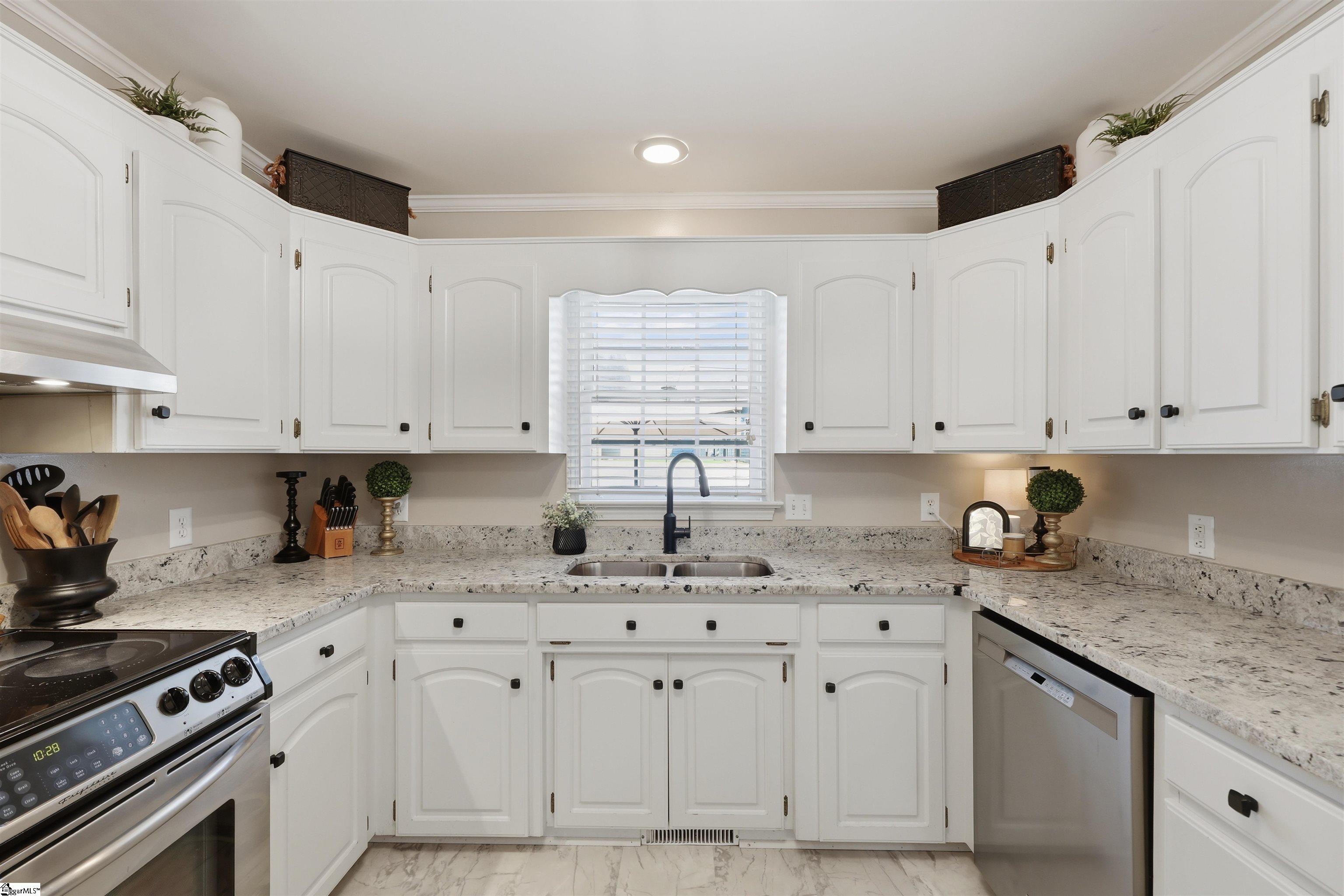 19 Chantilly Rue Court Property Photo 14