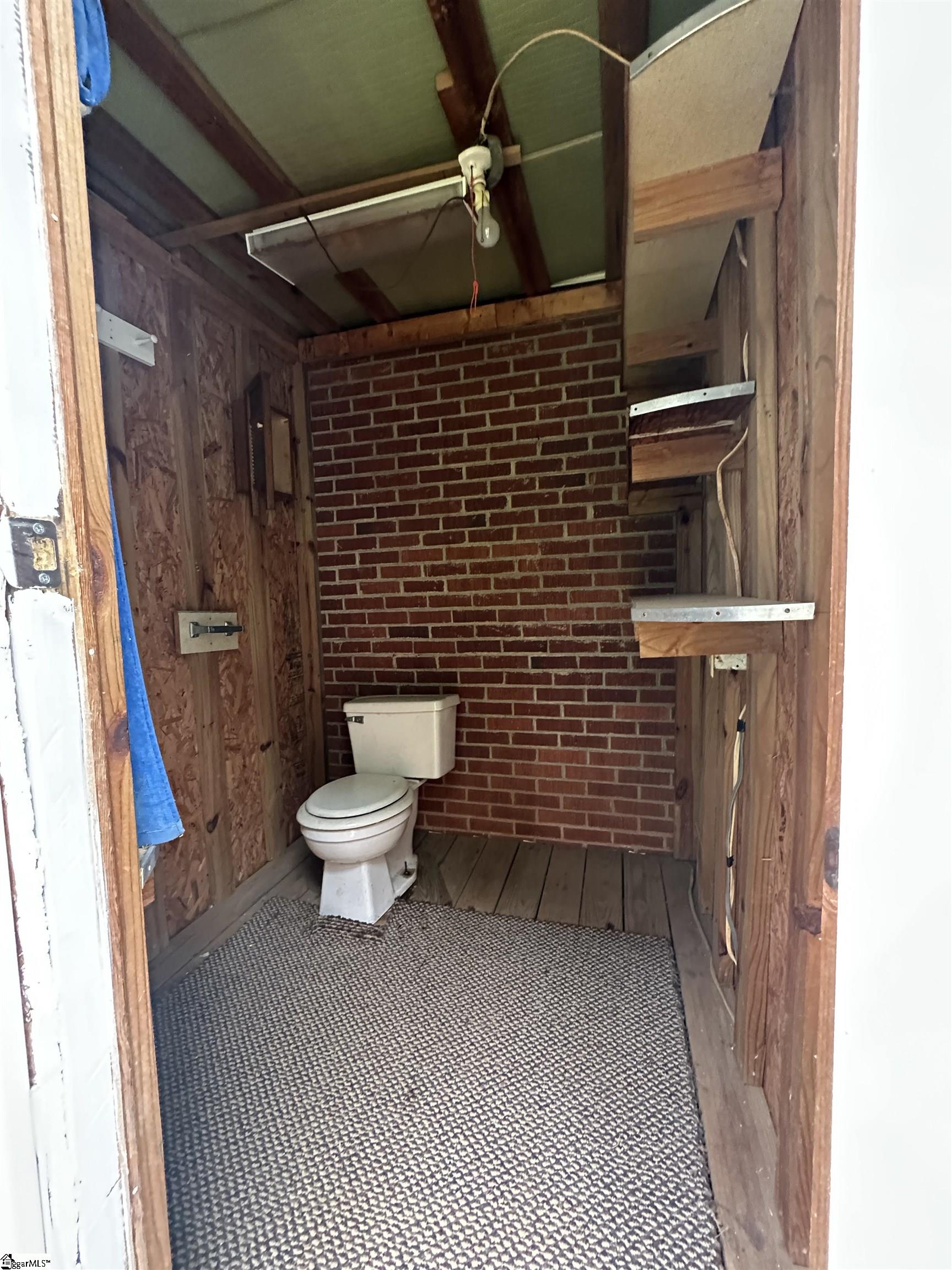 9 Woodmont Circle Property Photo 32