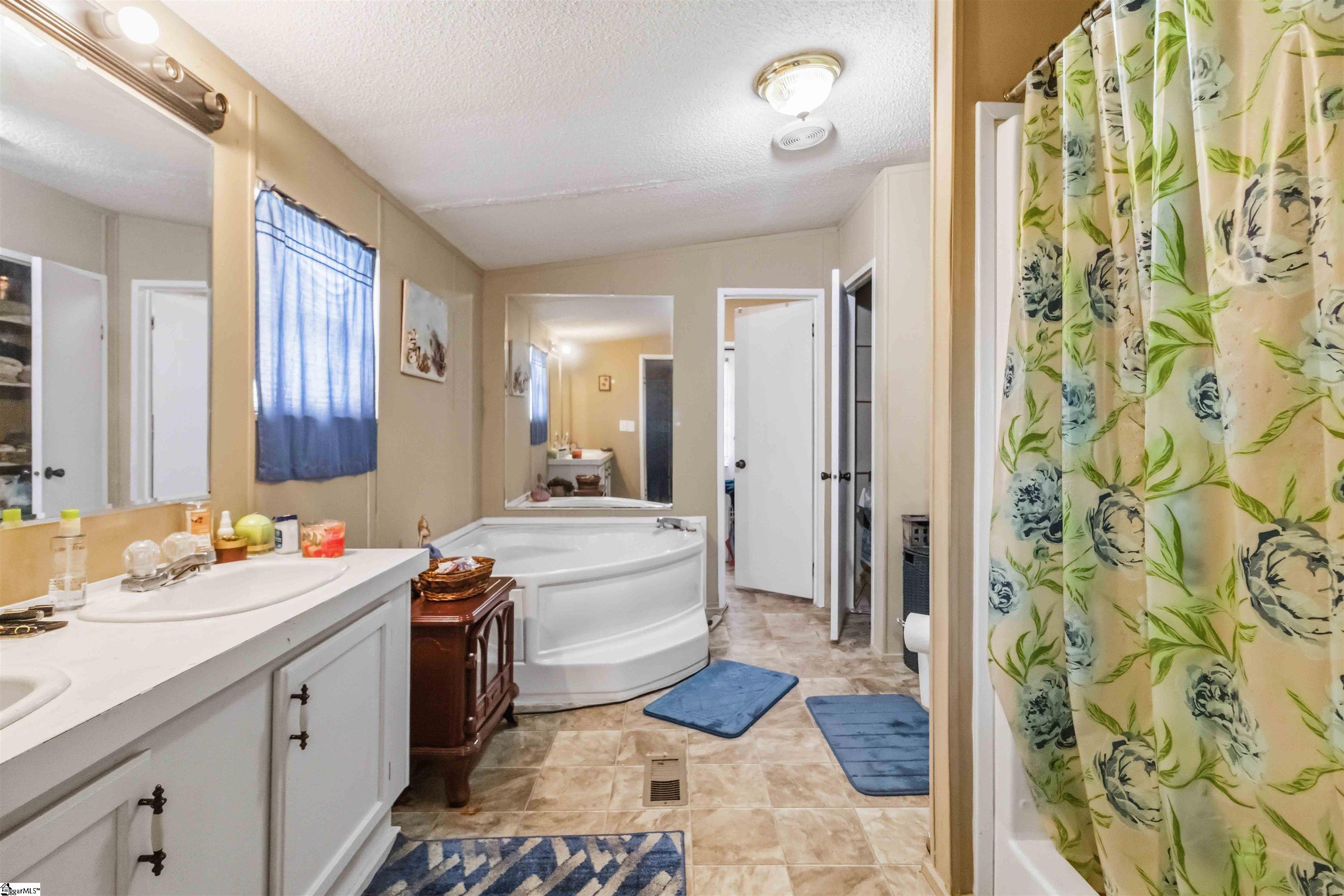 138 T C Bannister Road Property Photo 13