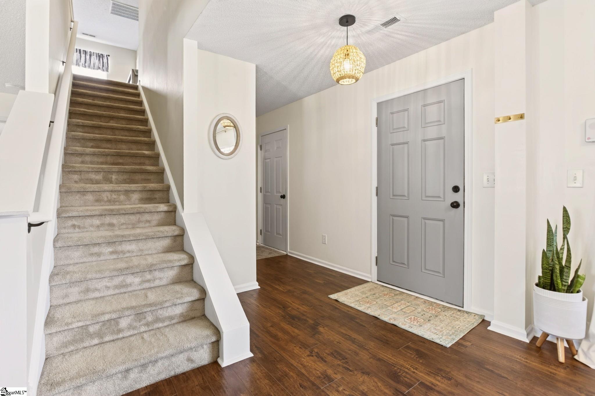 501 Westbury Way Property Photo 6