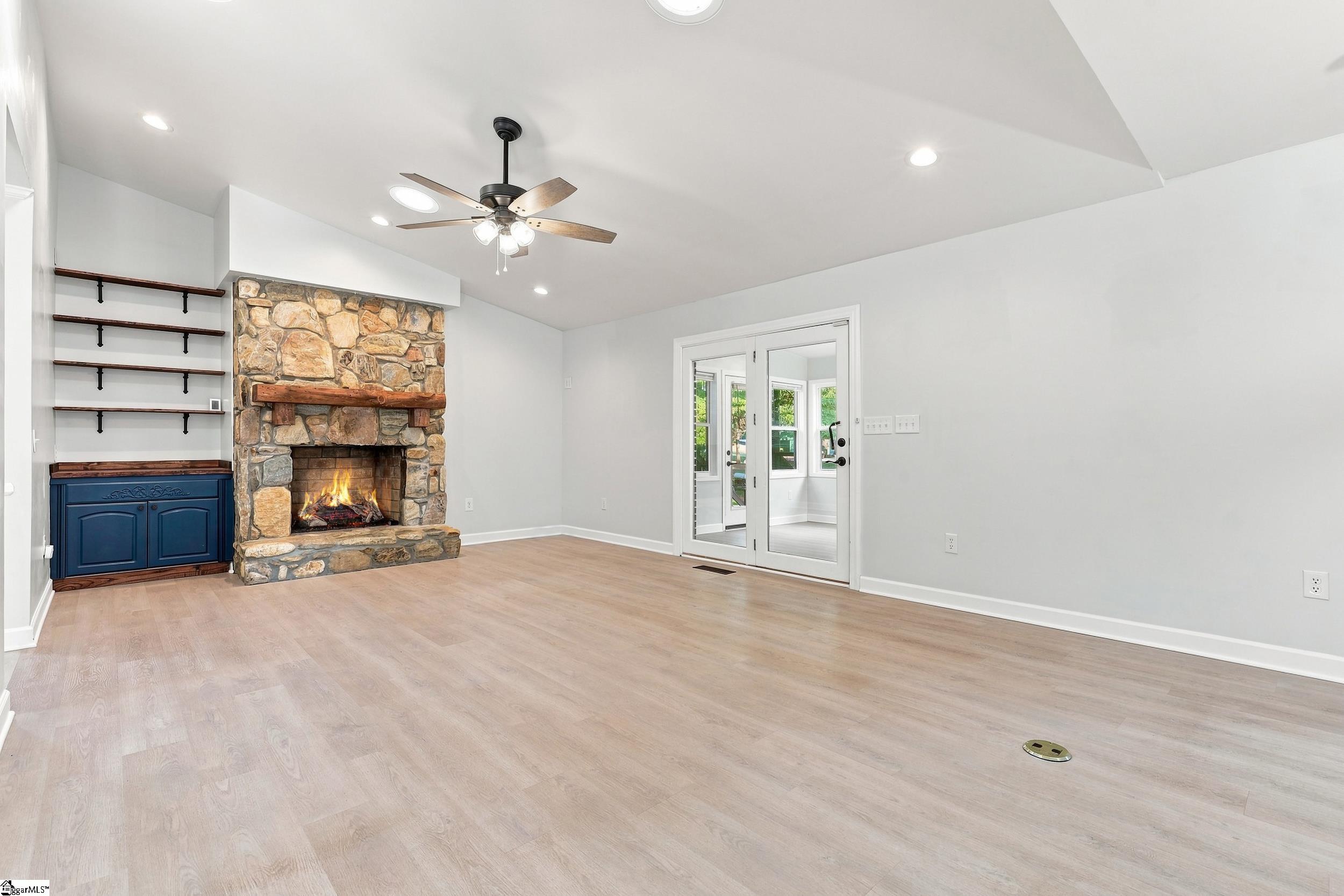 203 Knoxwood Court Property Photo 10