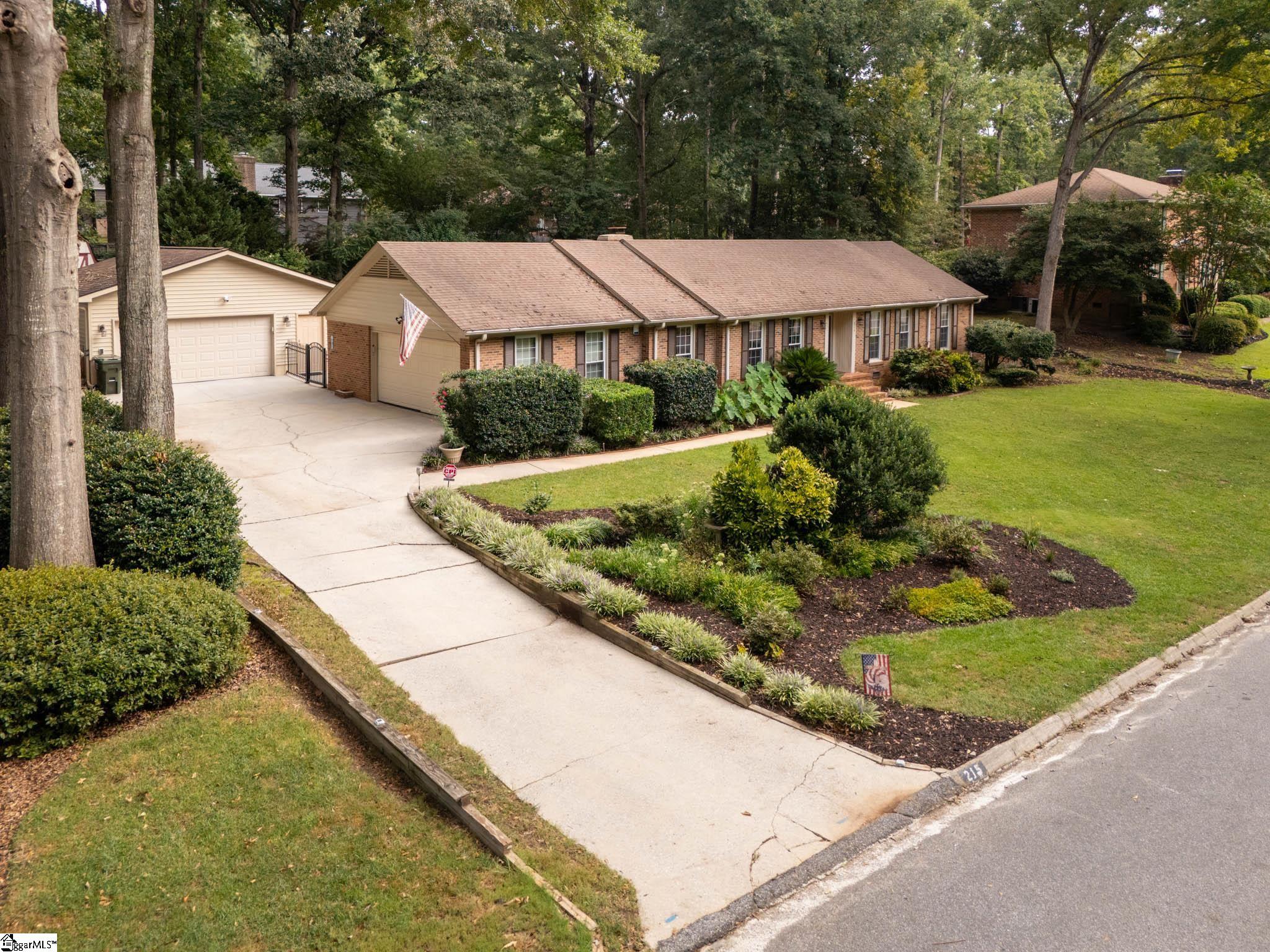 215 Cannon Circle Property Photo 1