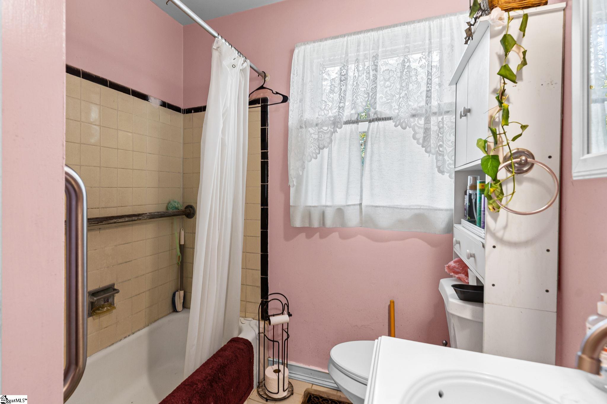 225 W Castle Drive Property Photo 17