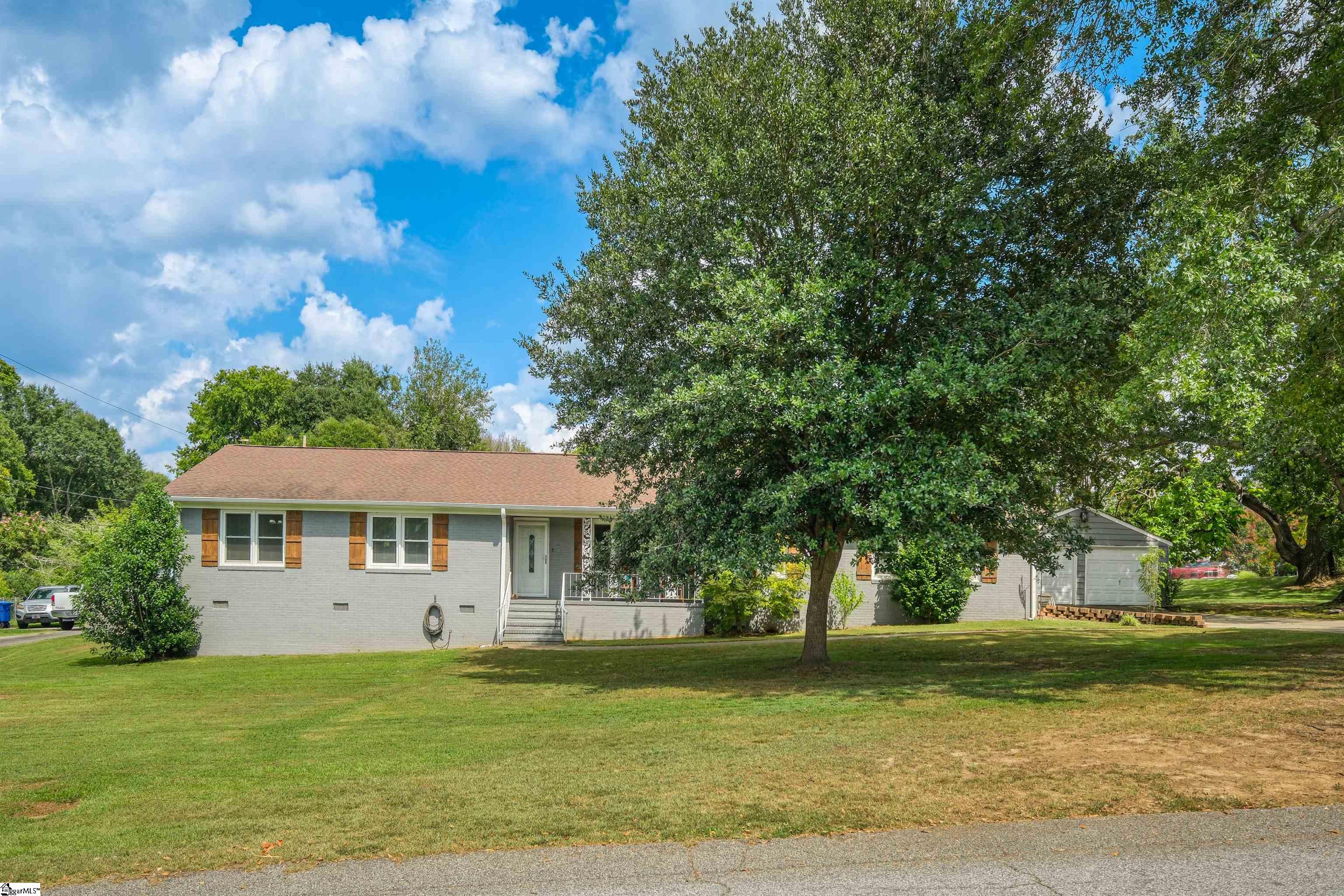 202 N Pine Lake Drive Property Photo 2