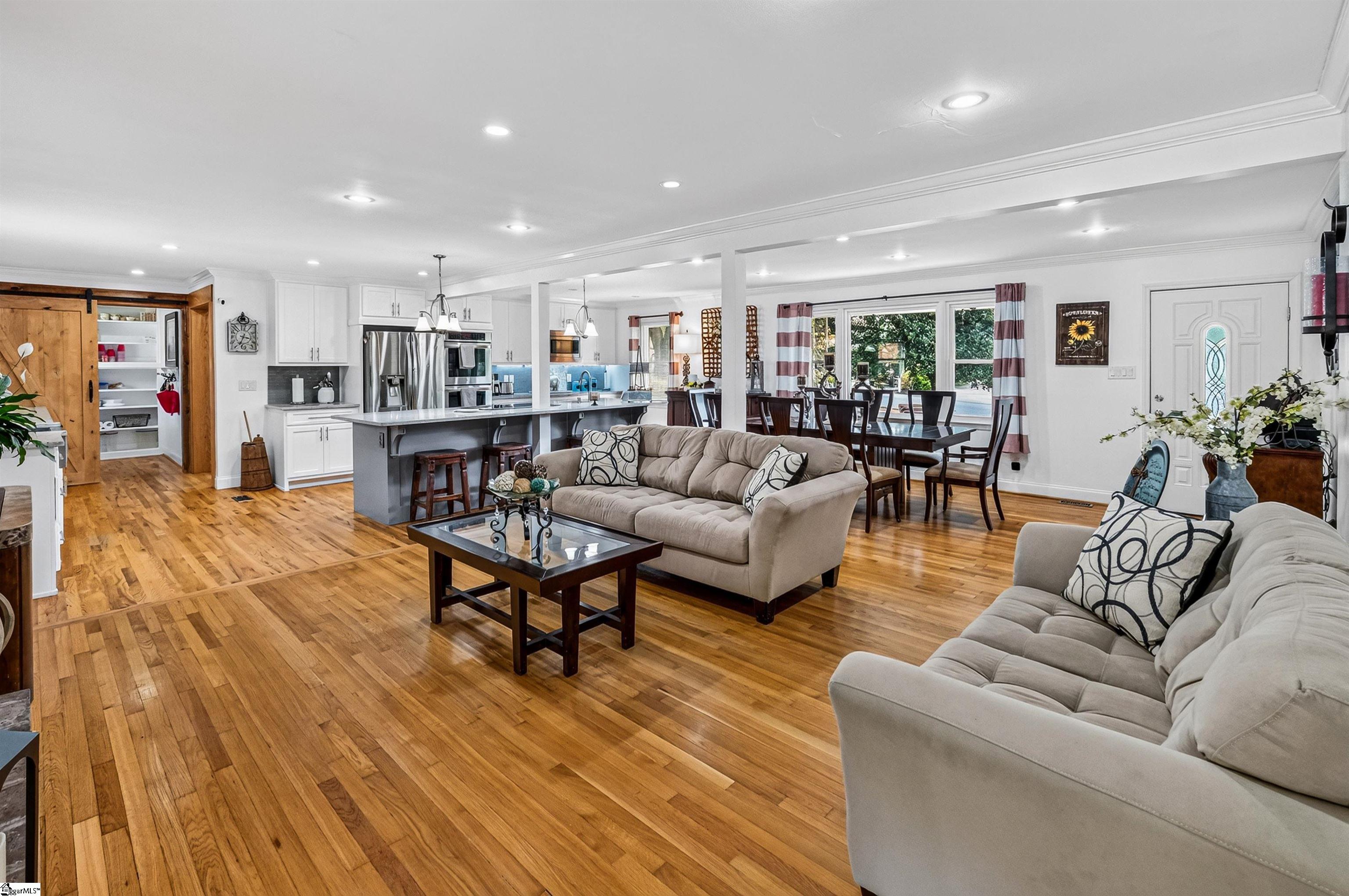 202 N Pine Lake Drive Property Photo 9