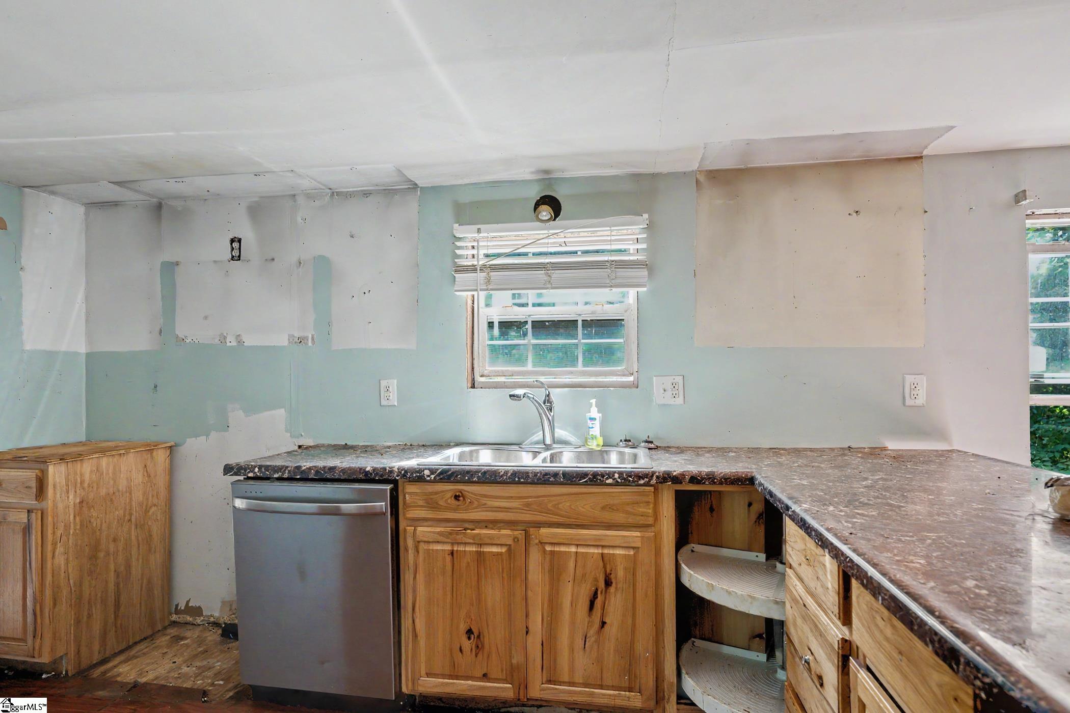 1602389 Property Photo 6