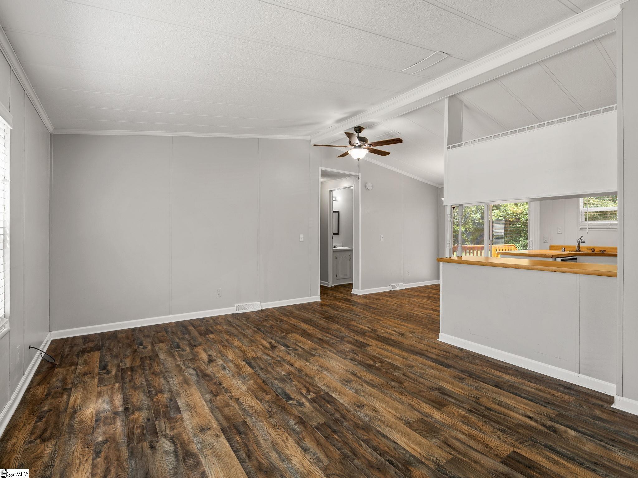 499 Murph Road Property Photo 6