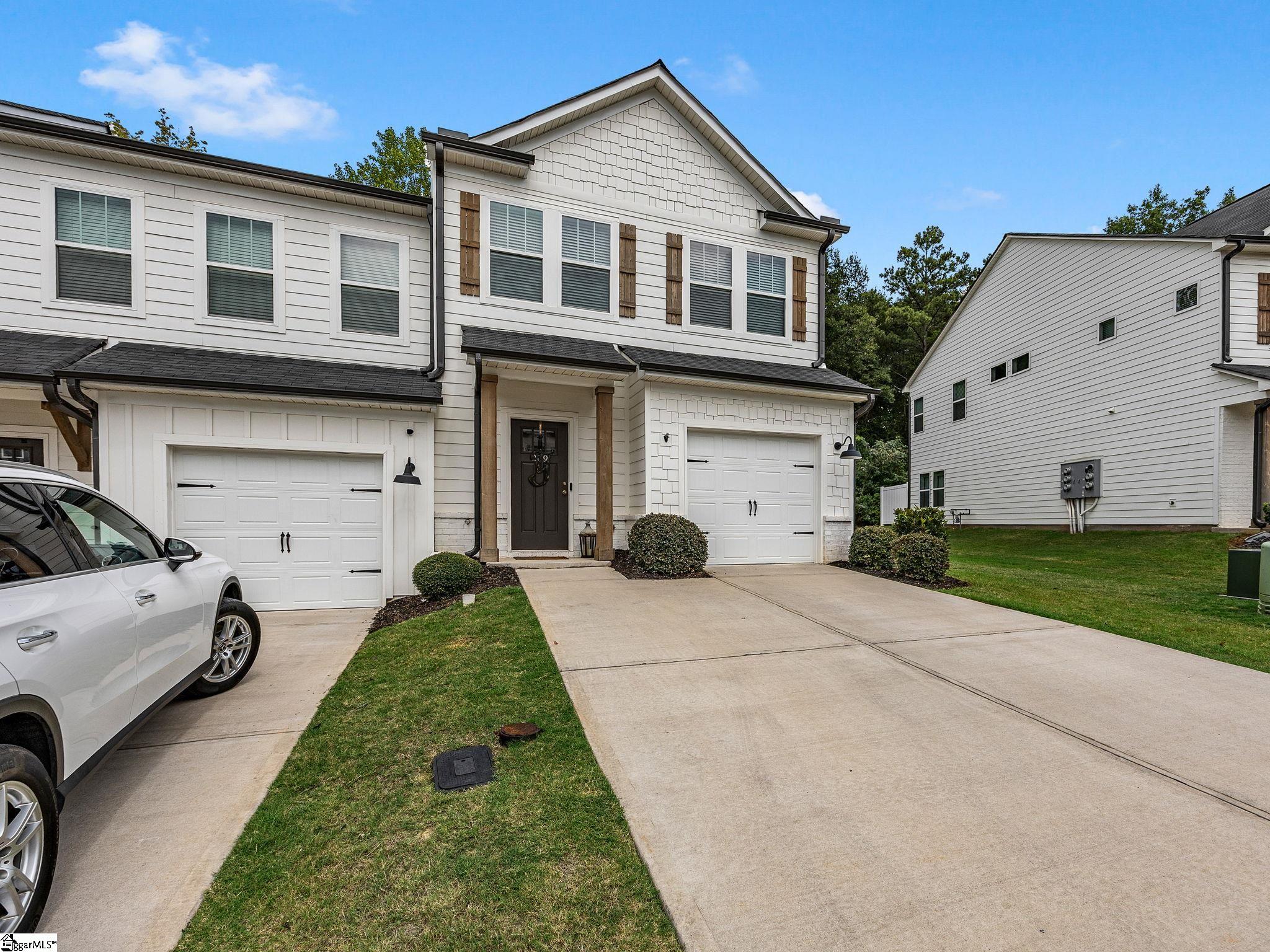 209 Broad Banyan Court Property Photo 2