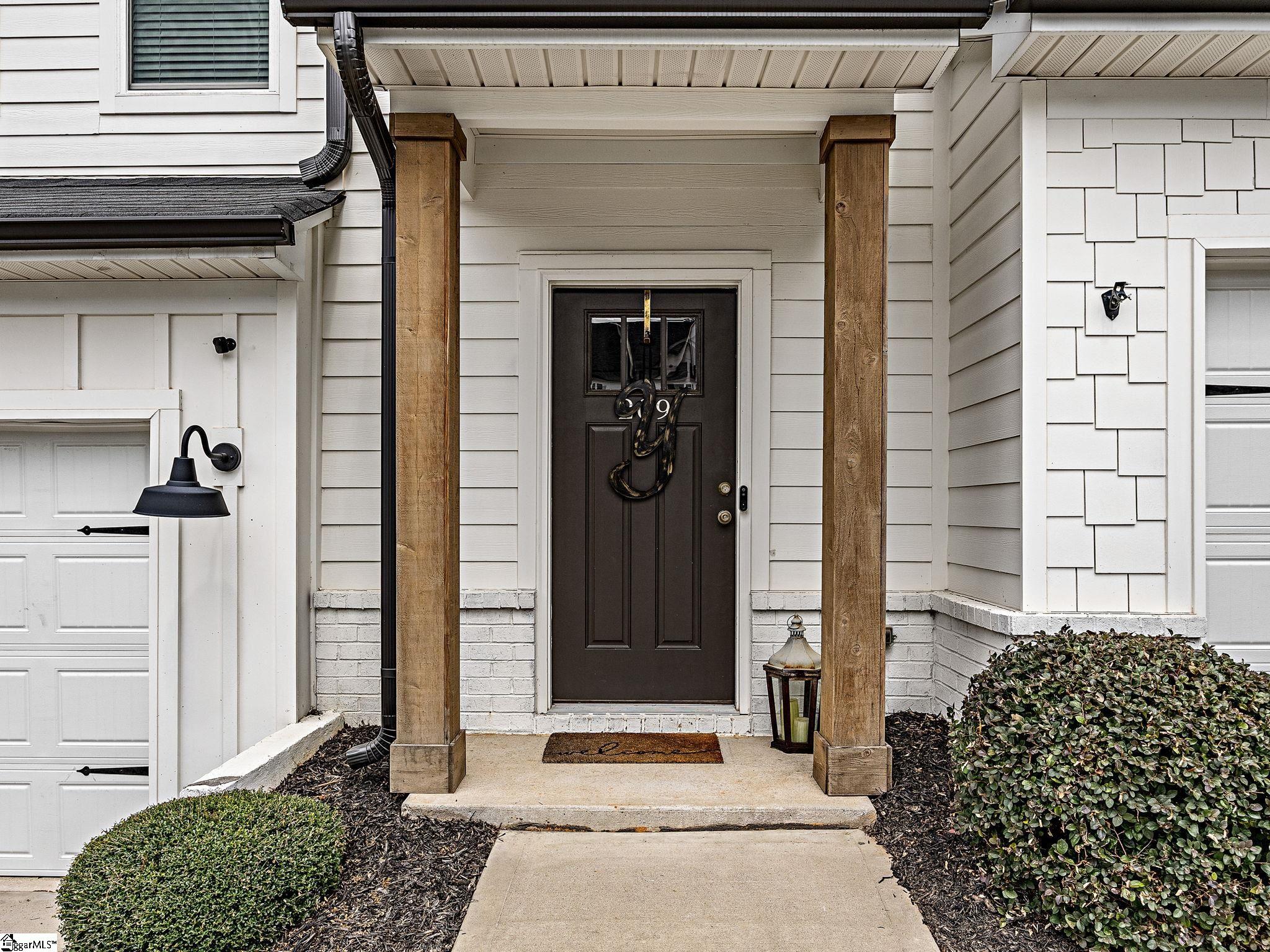 209 Broad Banyan Court Property Photo 4