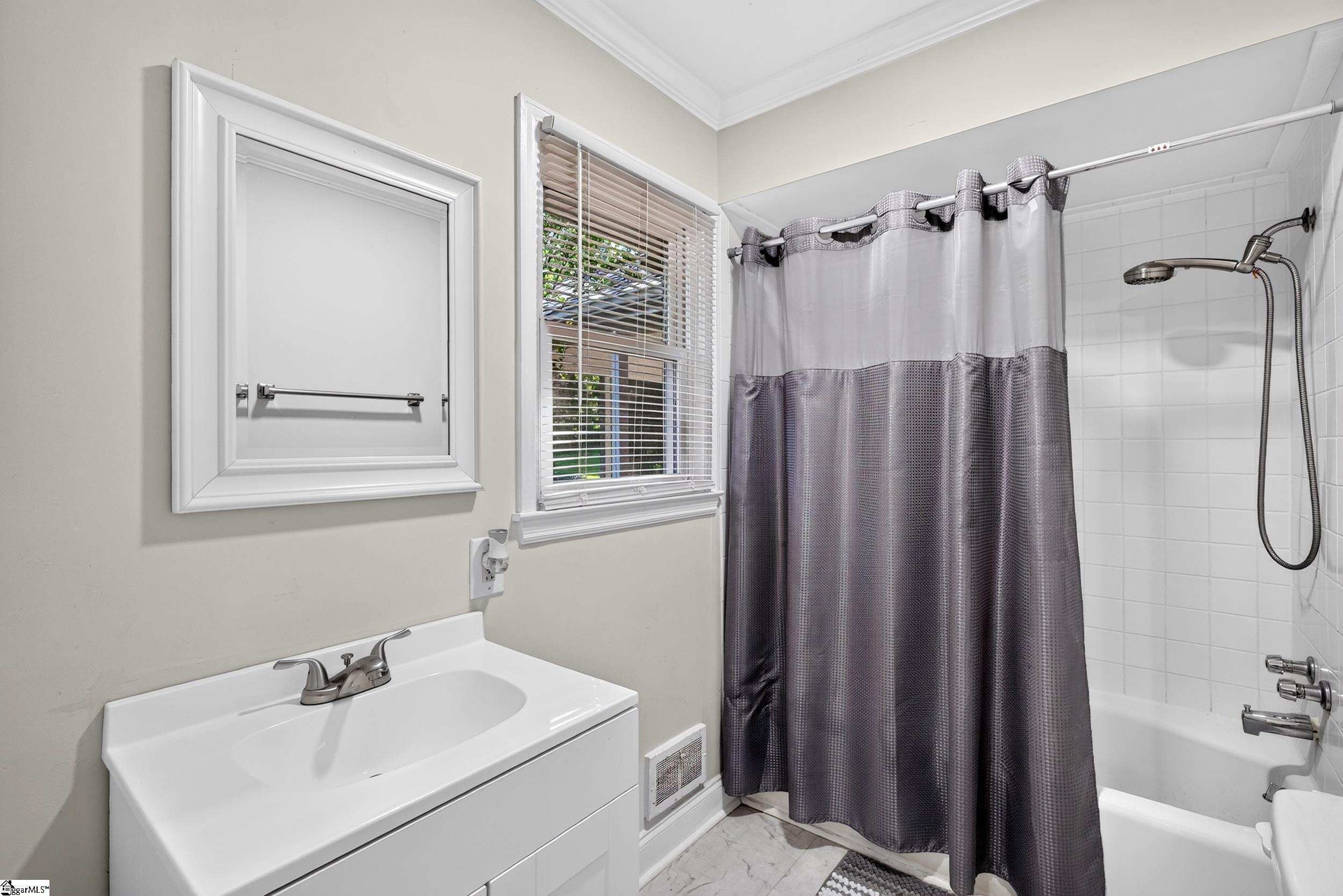 136 James Avenue Property Photo 32