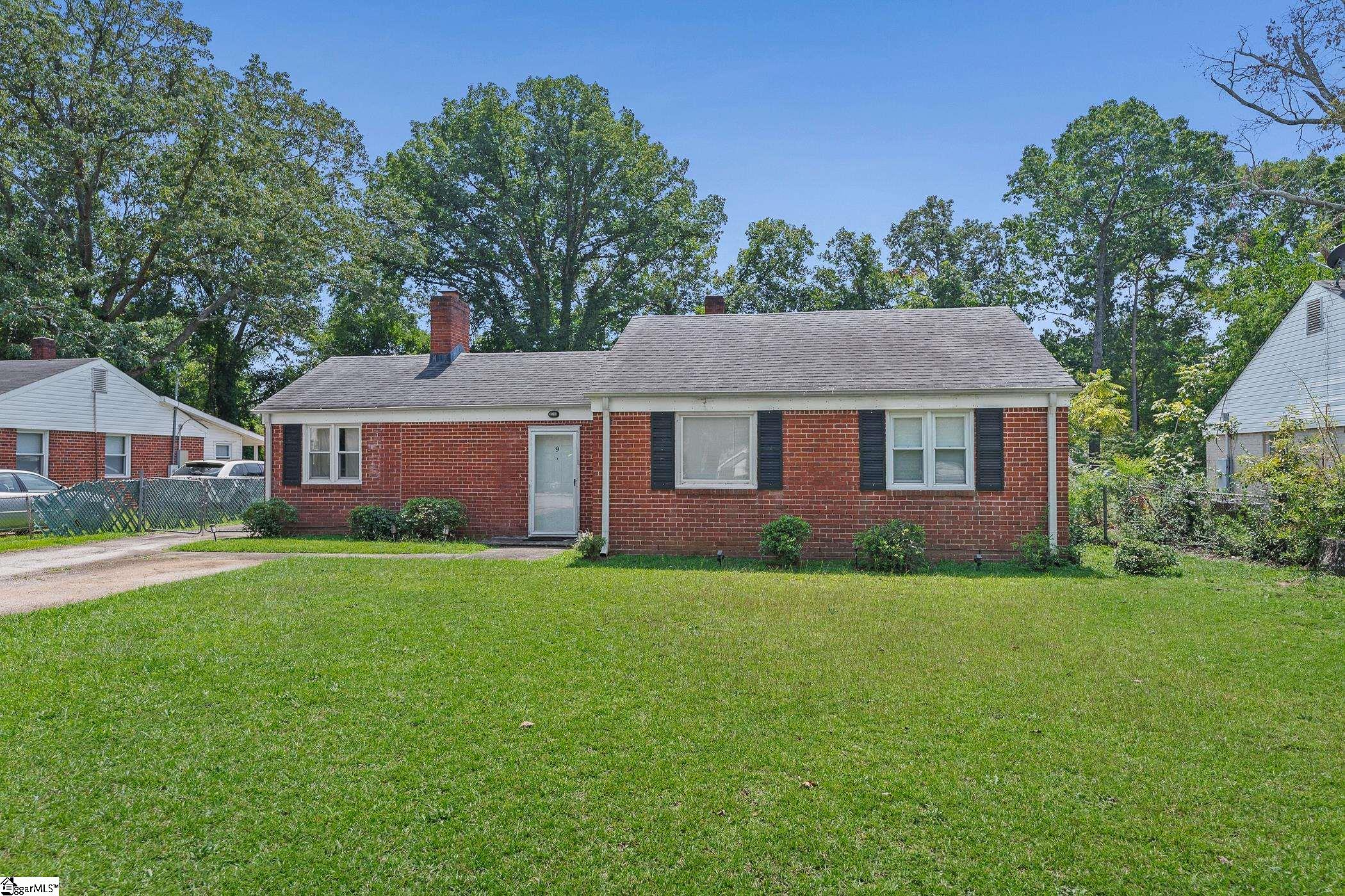 9 Glenwood Lane Property Photo 2
