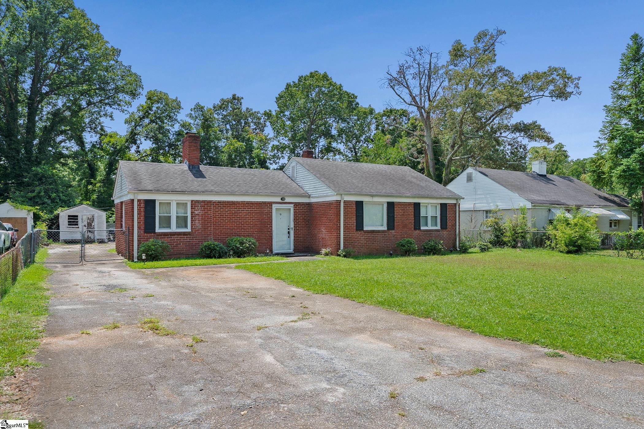9 Glenwood Lane Property Photo 3