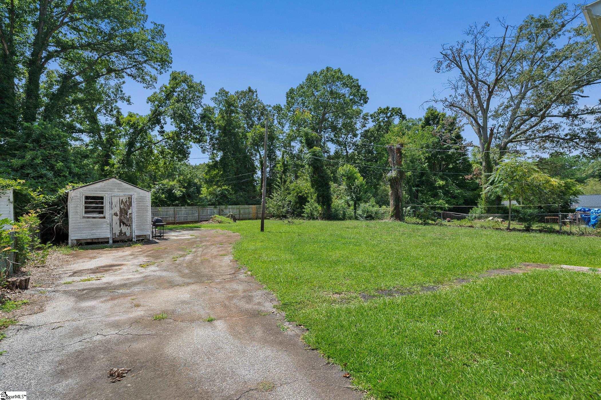 9 Glenwood Lane Property Photo 4
