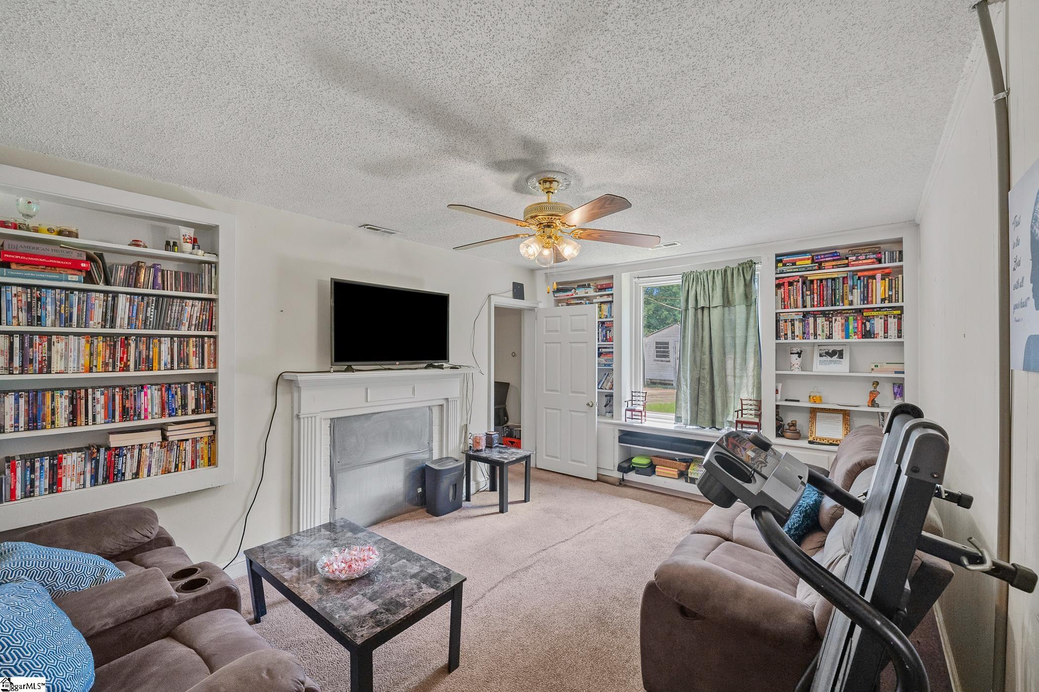 9 Glenwood Lane Property Photo 5