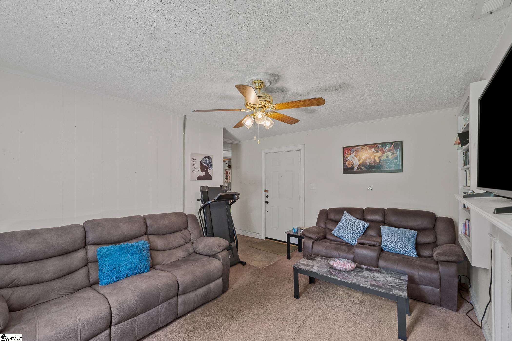 9 Glenwood Lane Property Photo 6