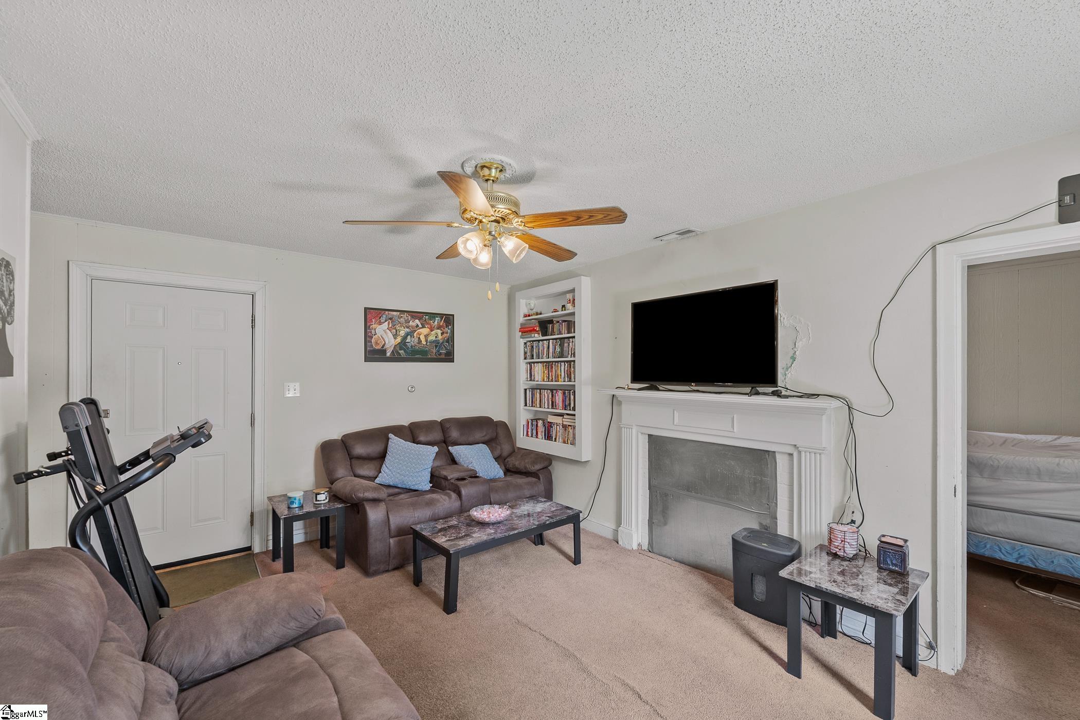 9 Glenwood Lane Property Photo 7