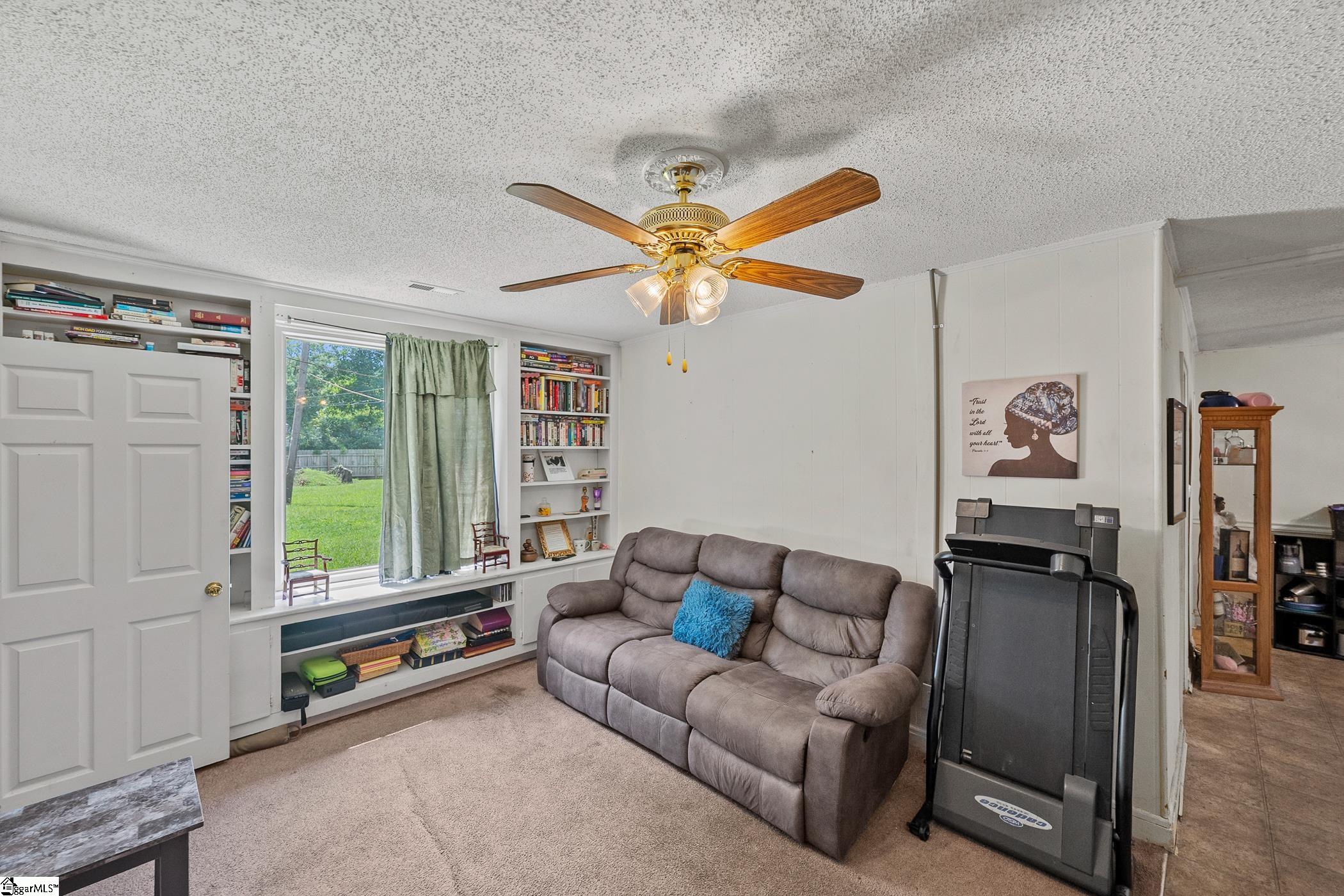 9 Glenwood Lane Property Photo 10