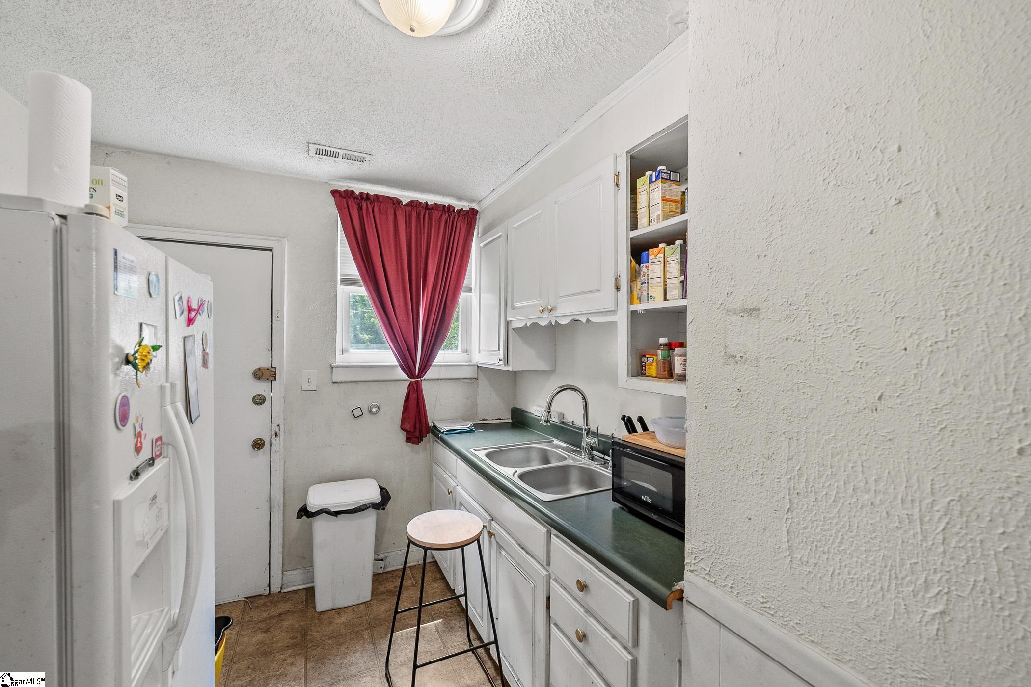 9 Glenwood Lane Property Photo 13