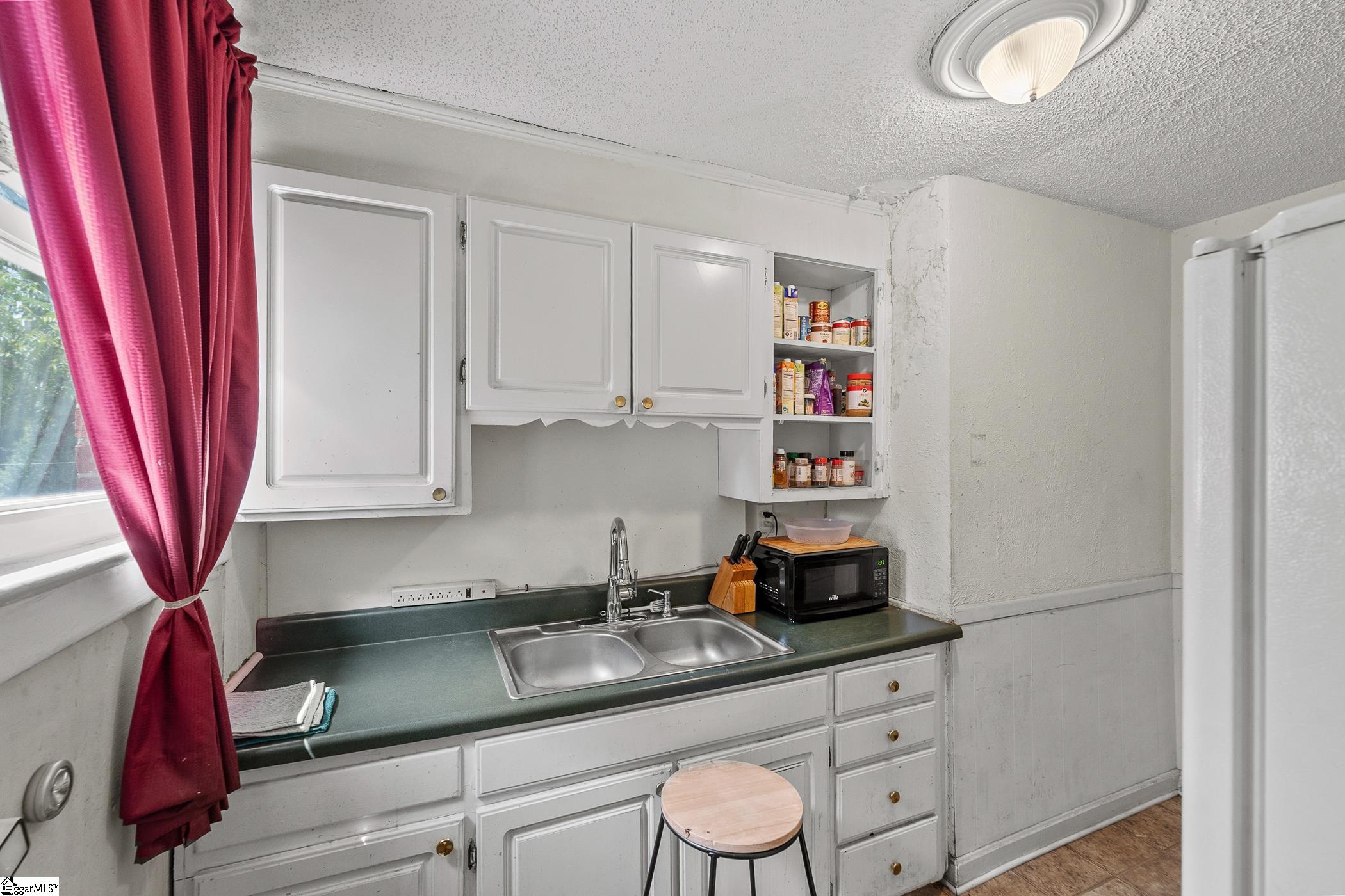 9 Glenwood Lane Property Photo 14