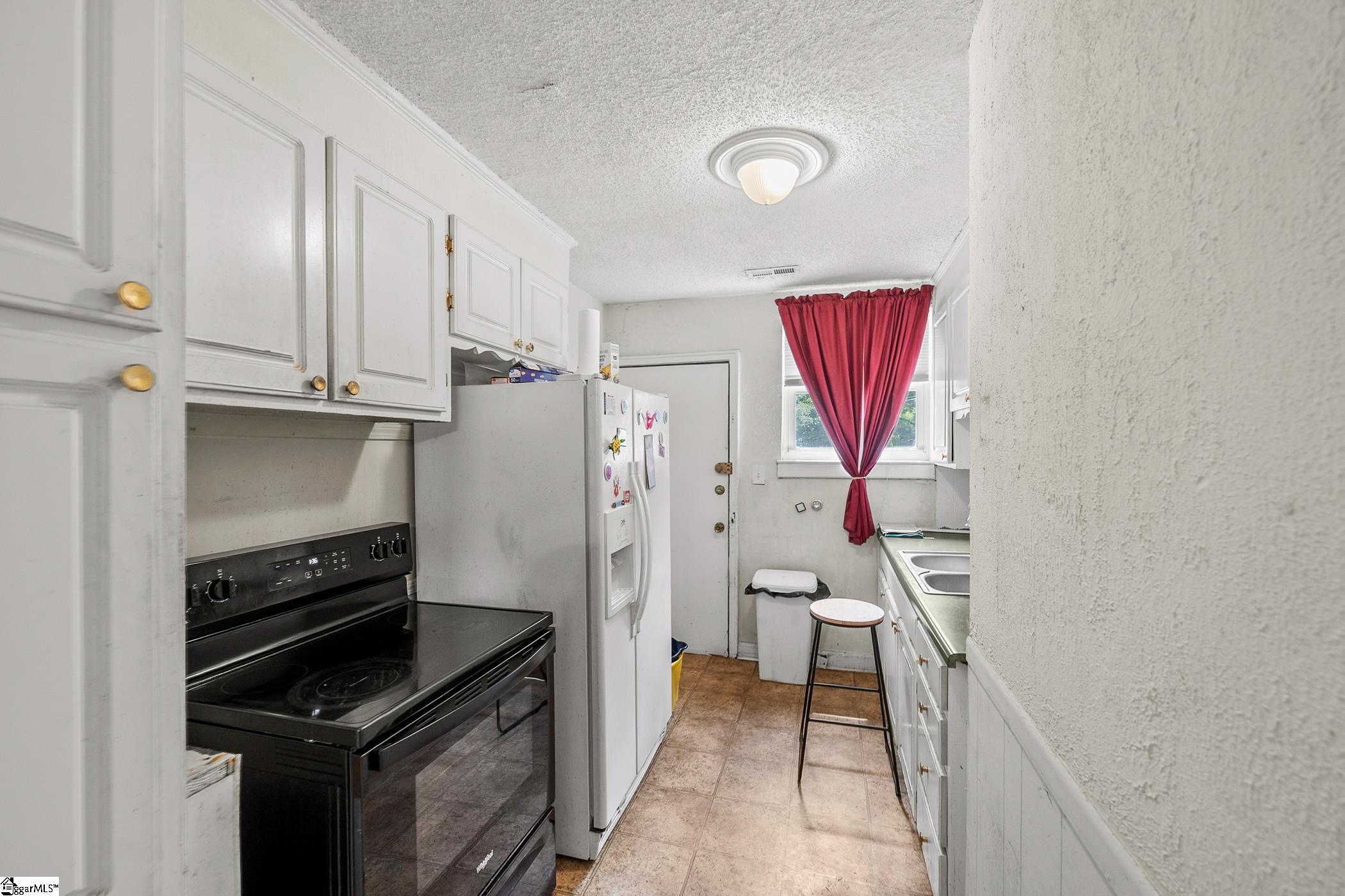 9 Glenwood Lane Property Photo 15