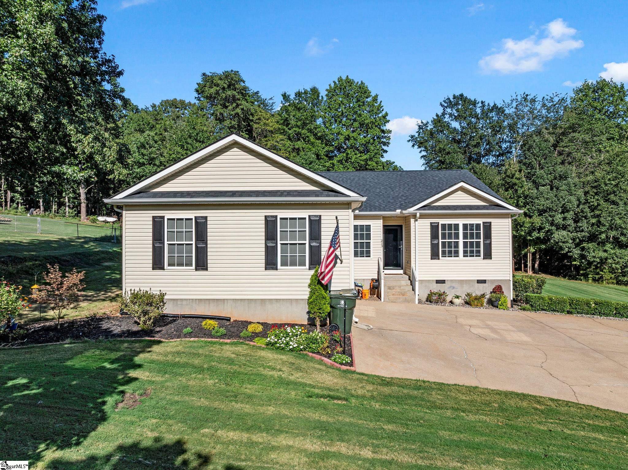 213 Anchors Away Drive Property Photo 2