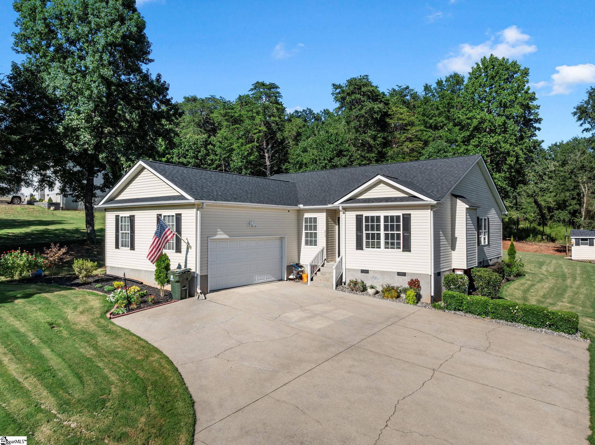 213 Anchors Away Drive Property Photo 3