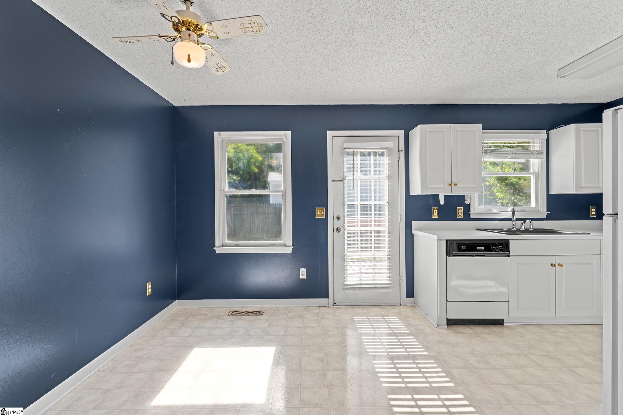 302 Valley View Road Property Photo 6