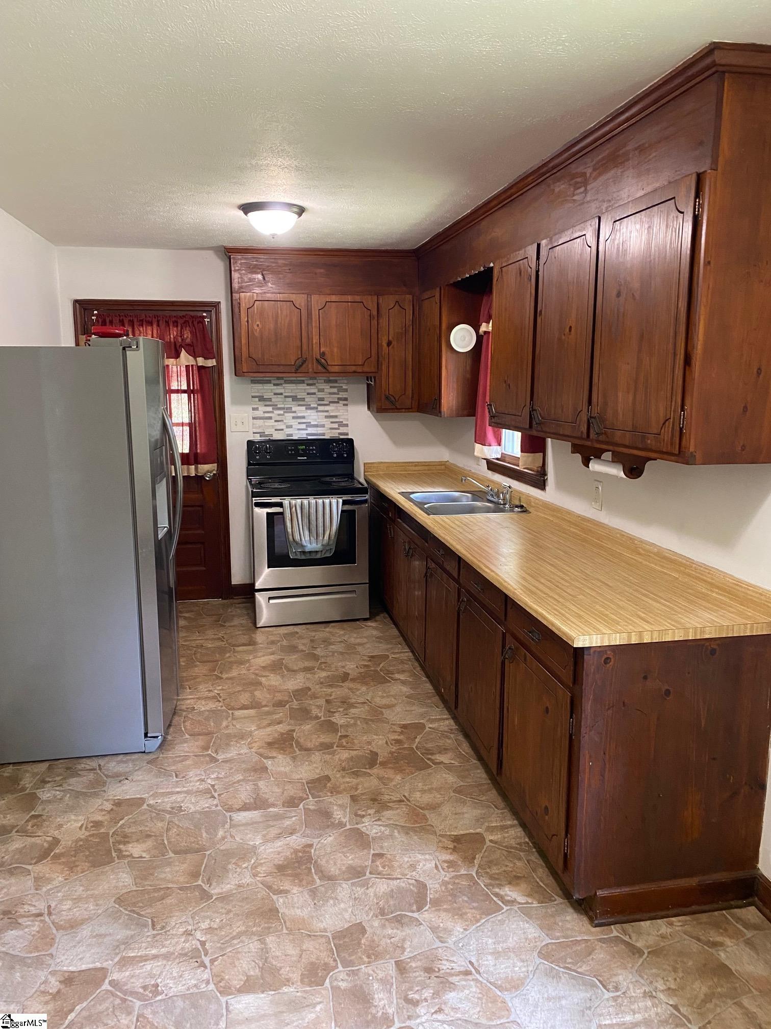 109 Valeview Circle Property Photo 4