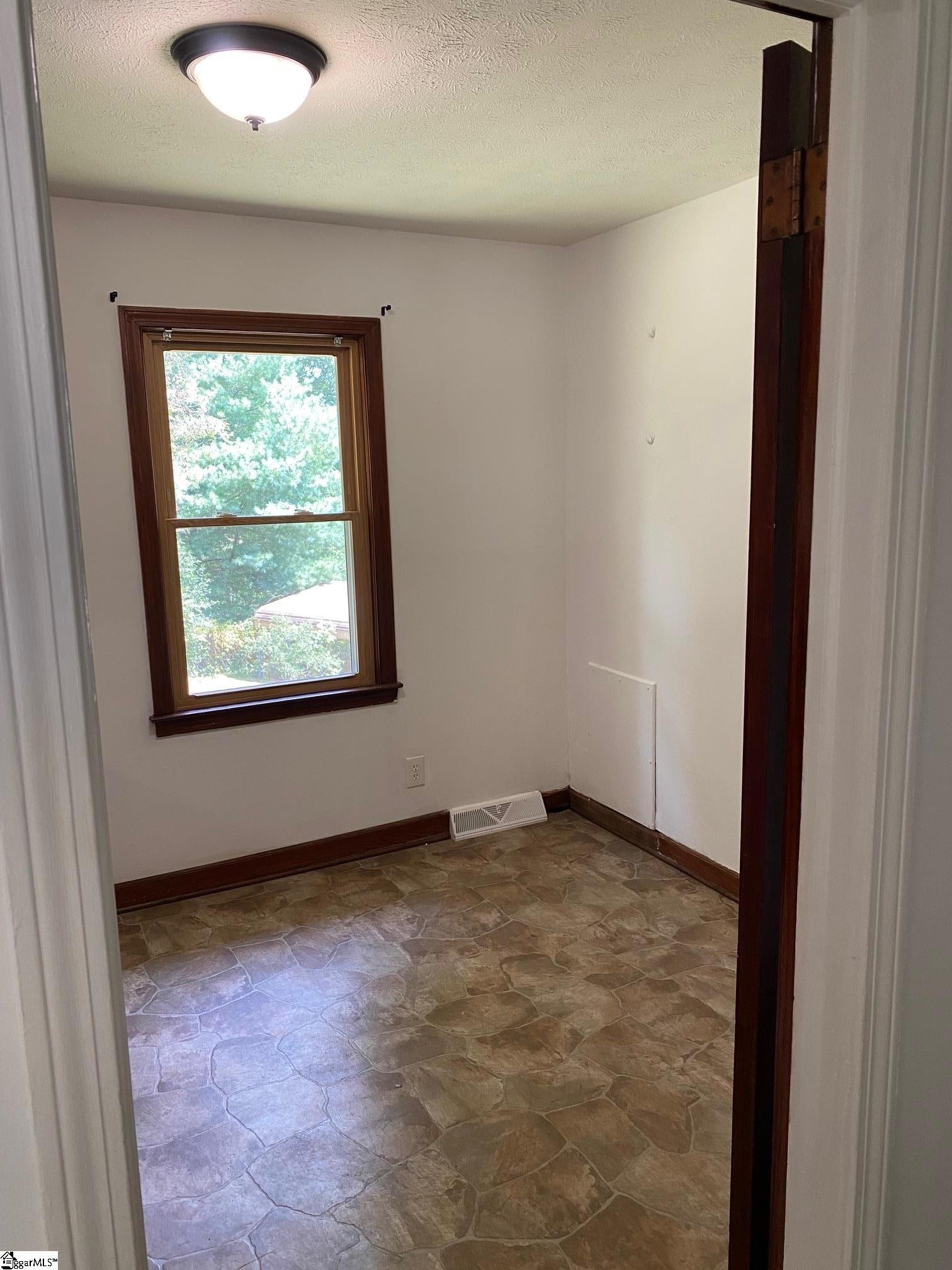 109 Valeview Circle Property Photo 5