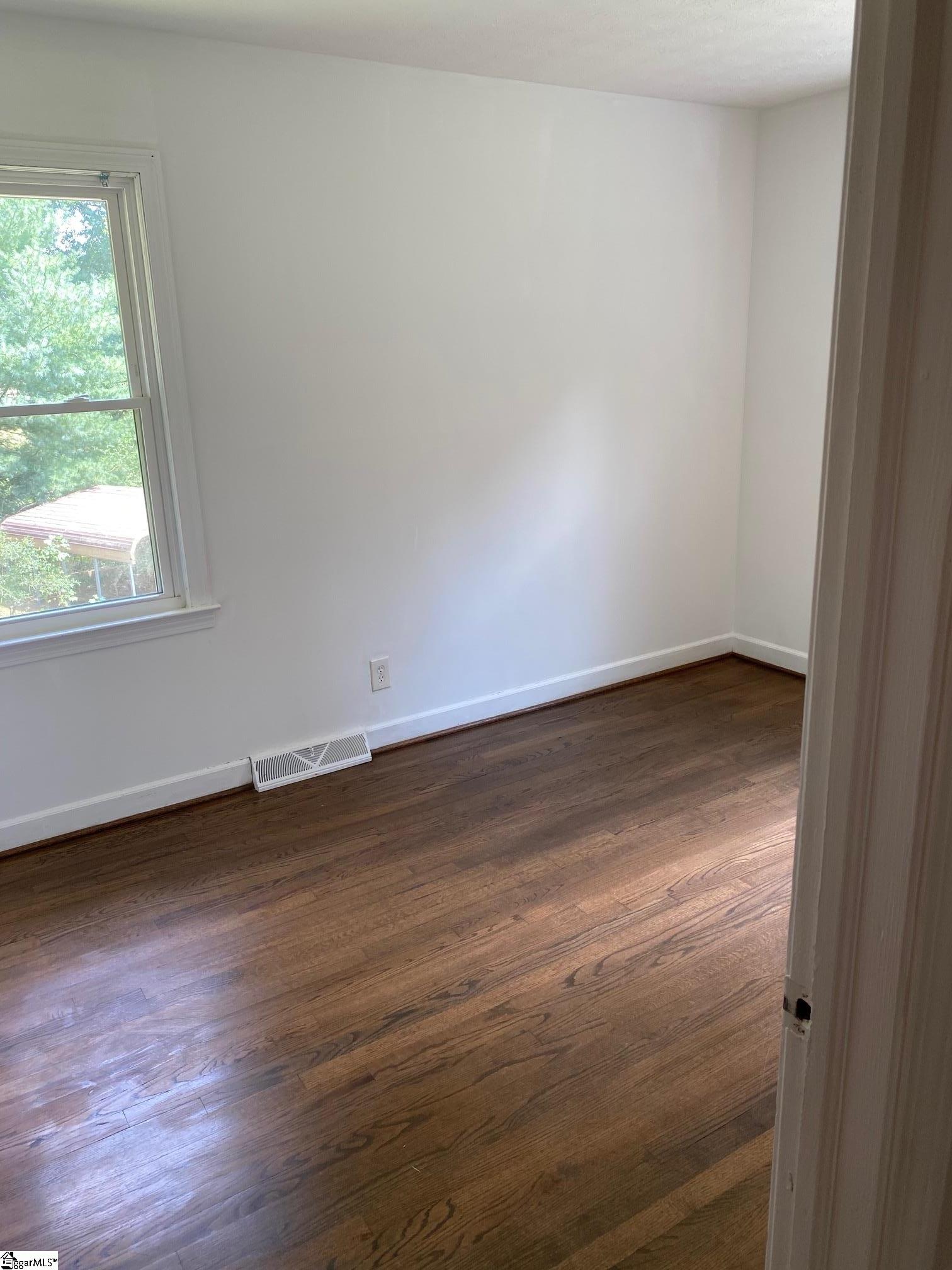 109 Valeview Circle Property Photo 8