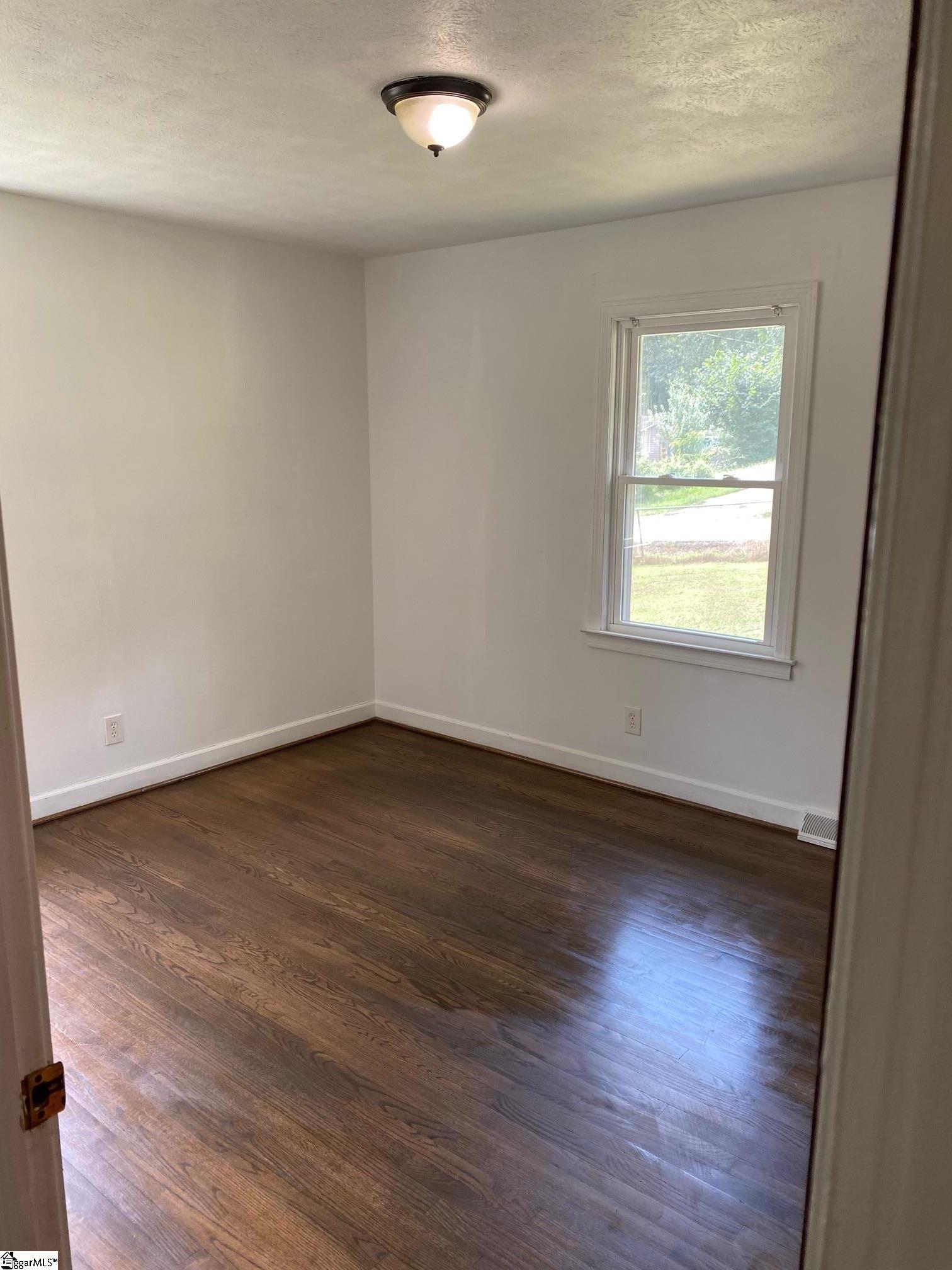 109 Valeview Circle Property Photo 9