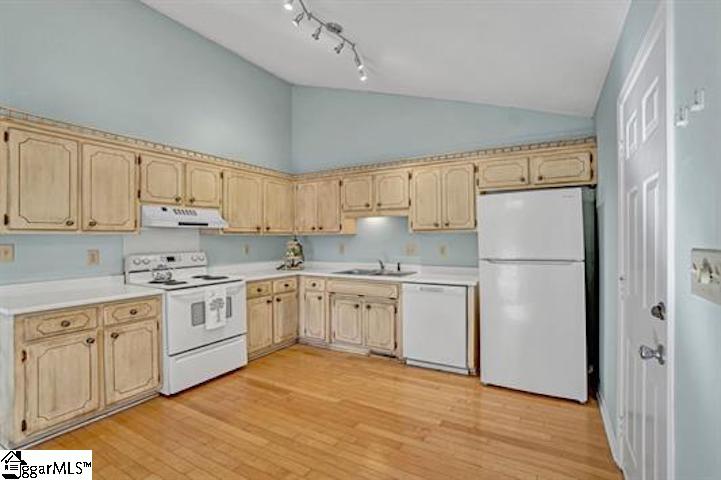 310 Dunwoody Drive Property Photo 5