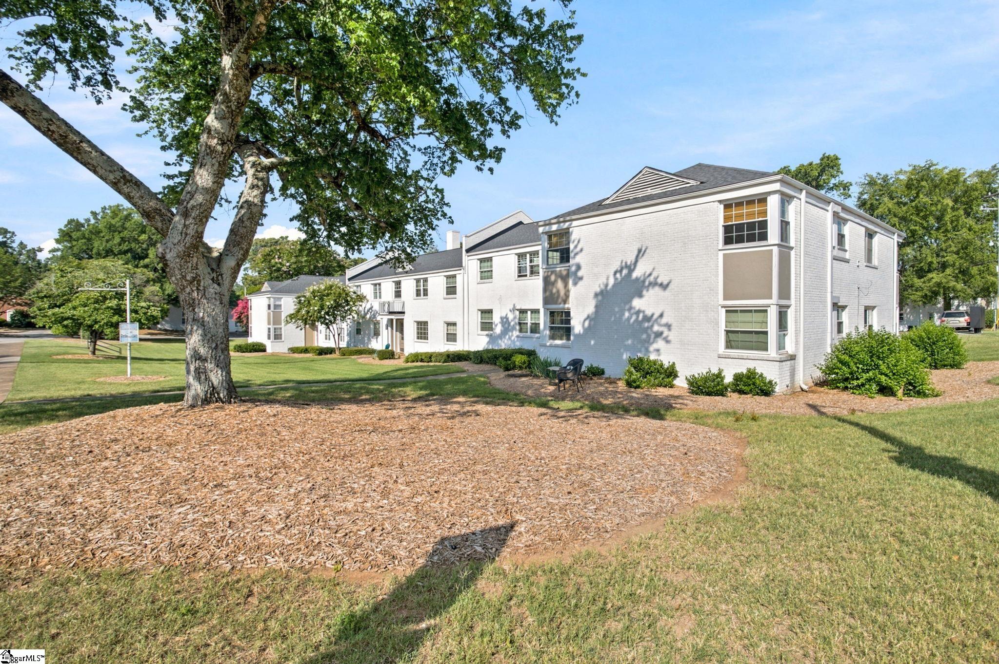 100 Lewis Drive Property Photo 4