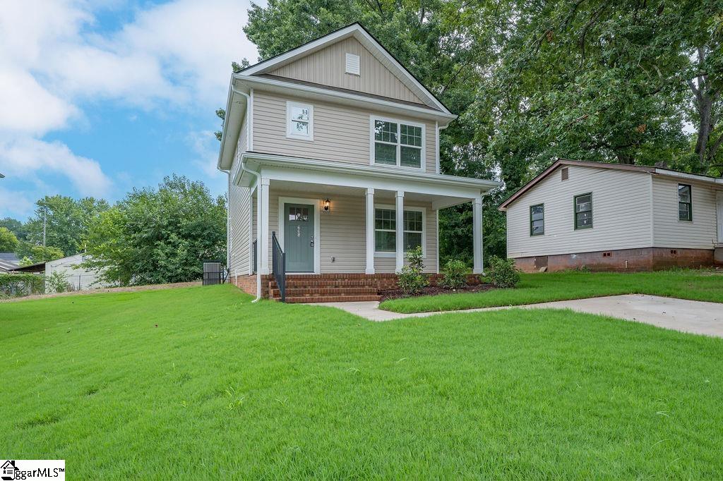 668 Saxon Avenue Property Photo 2