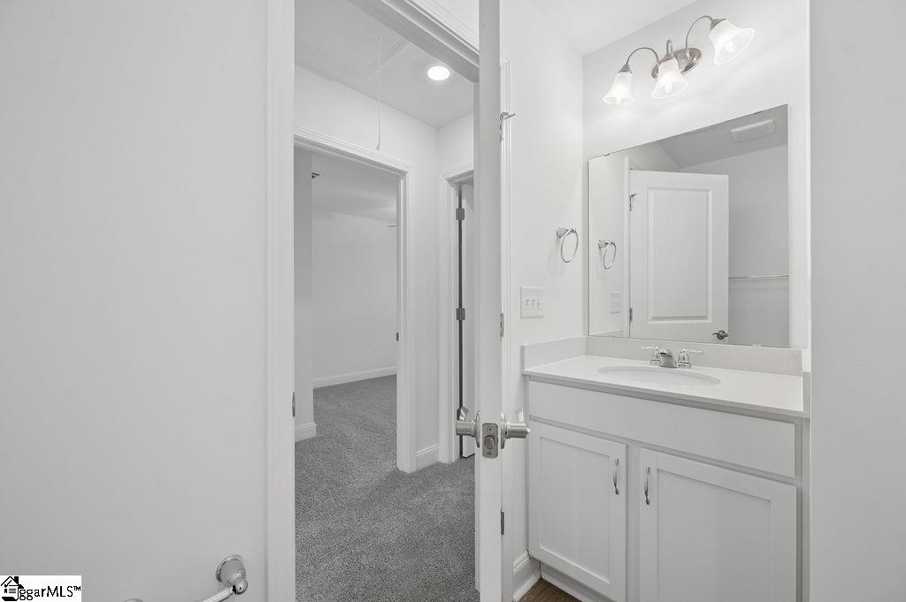 668 Saxon Avenue Property Photo 22