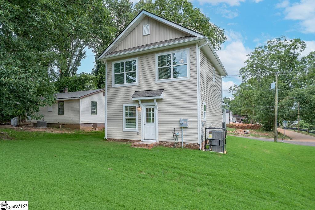 668 Saxon Avenue Property Photo 39
