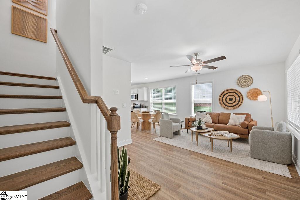 670 Saxon Avenue Property Photo 3